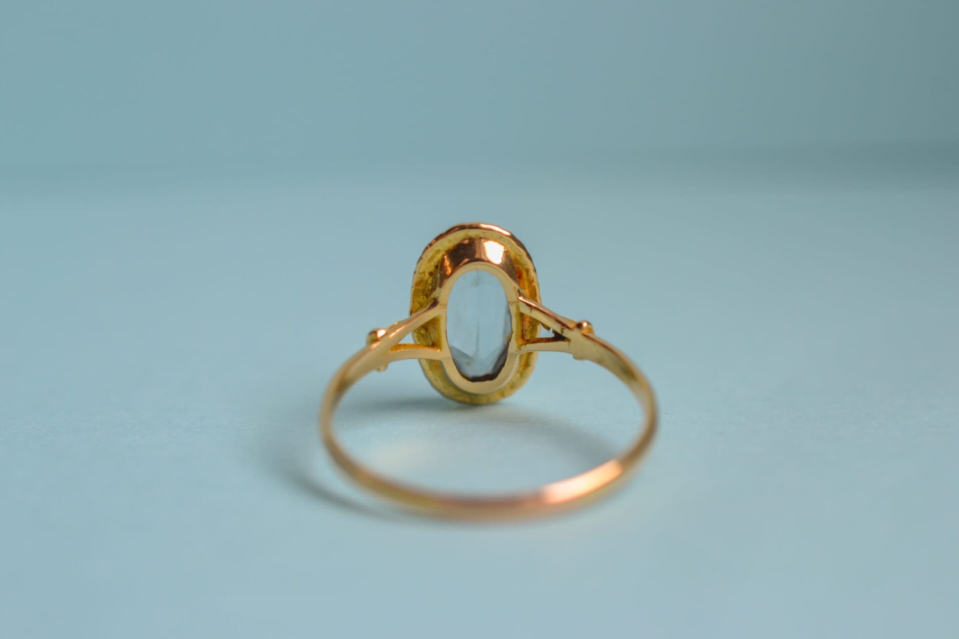 Bague ovale Aigue-Marine décor cranté