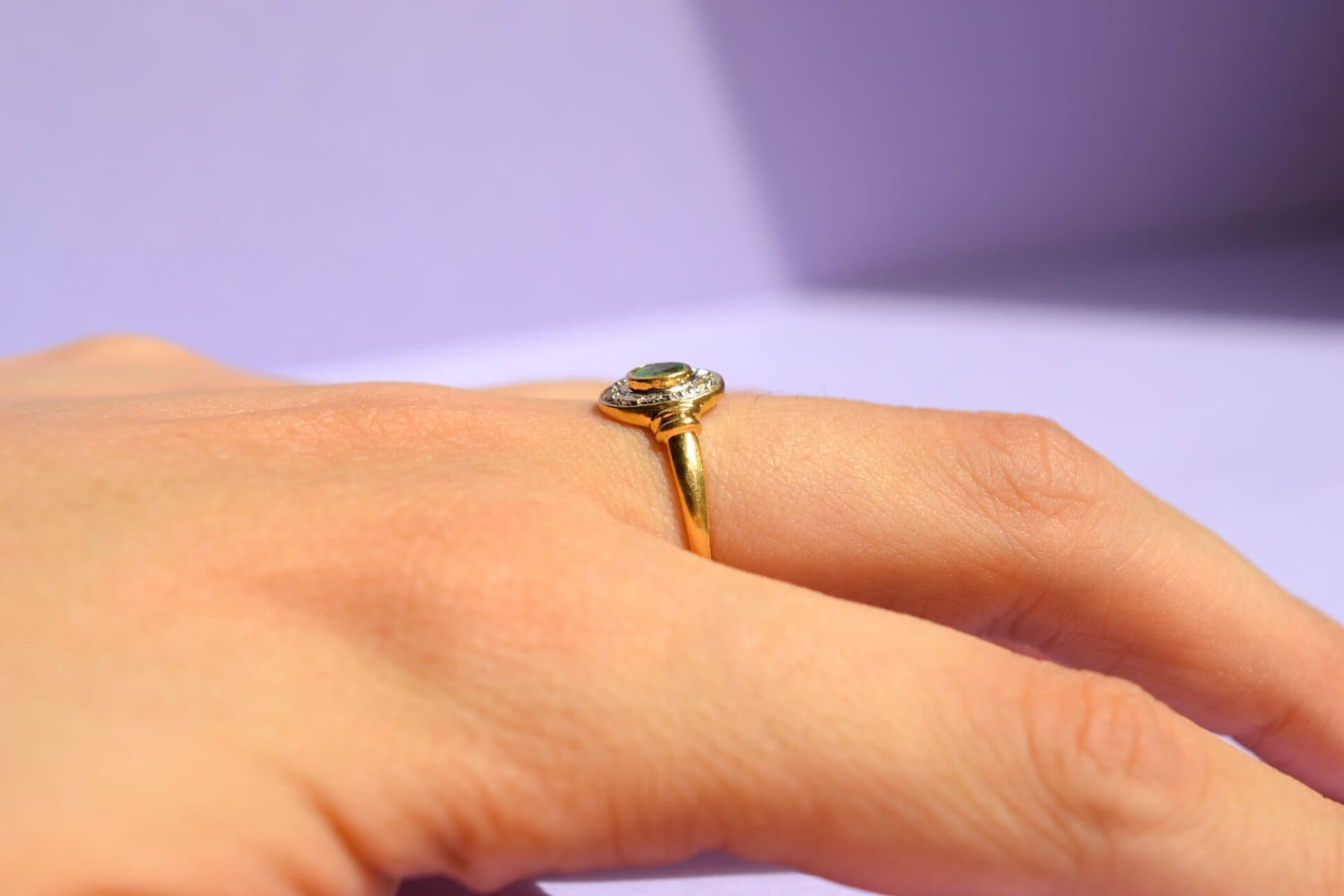 Bague ovale Émeraude et Diamants