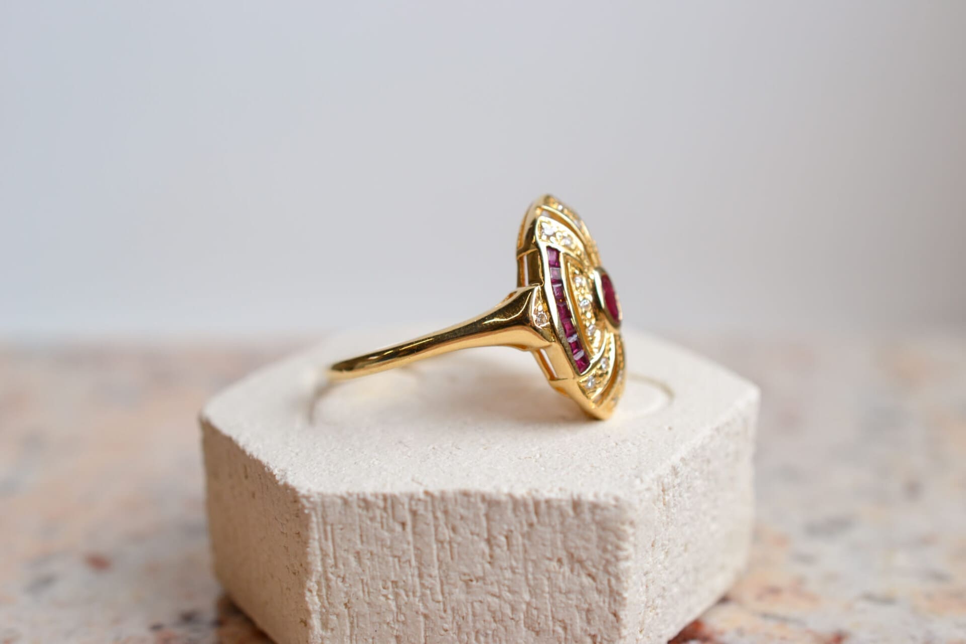 Bague Ovale Rubis et Diamants