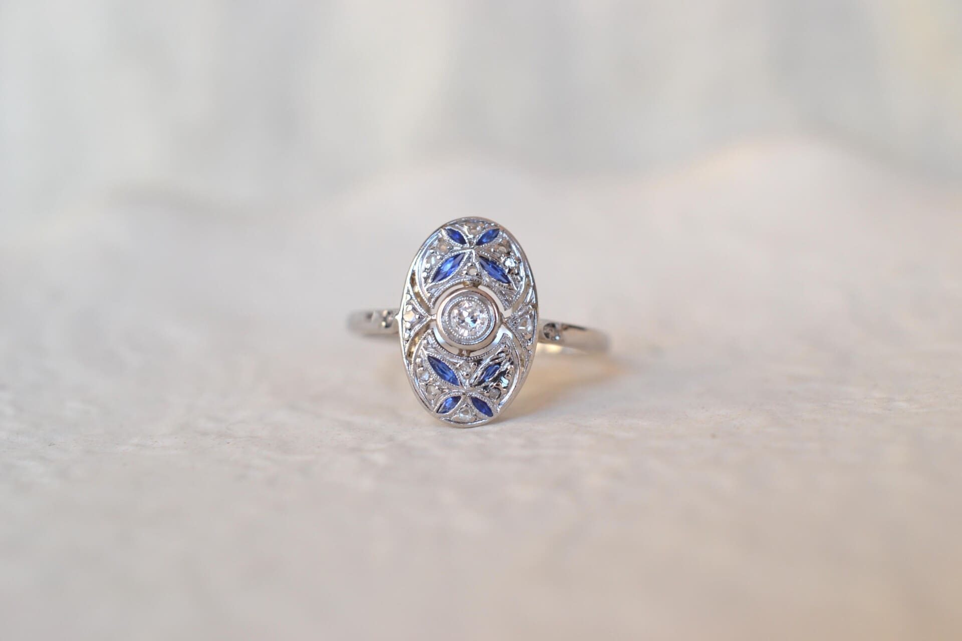 Bague ovale ajourée Saphirs et Diamants