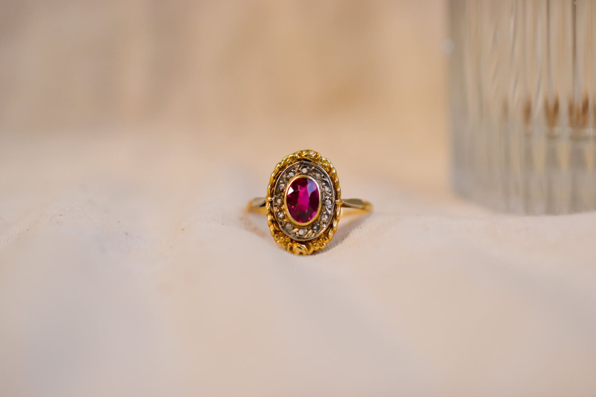 Bague ovale Rubis de synthèse et Diamants