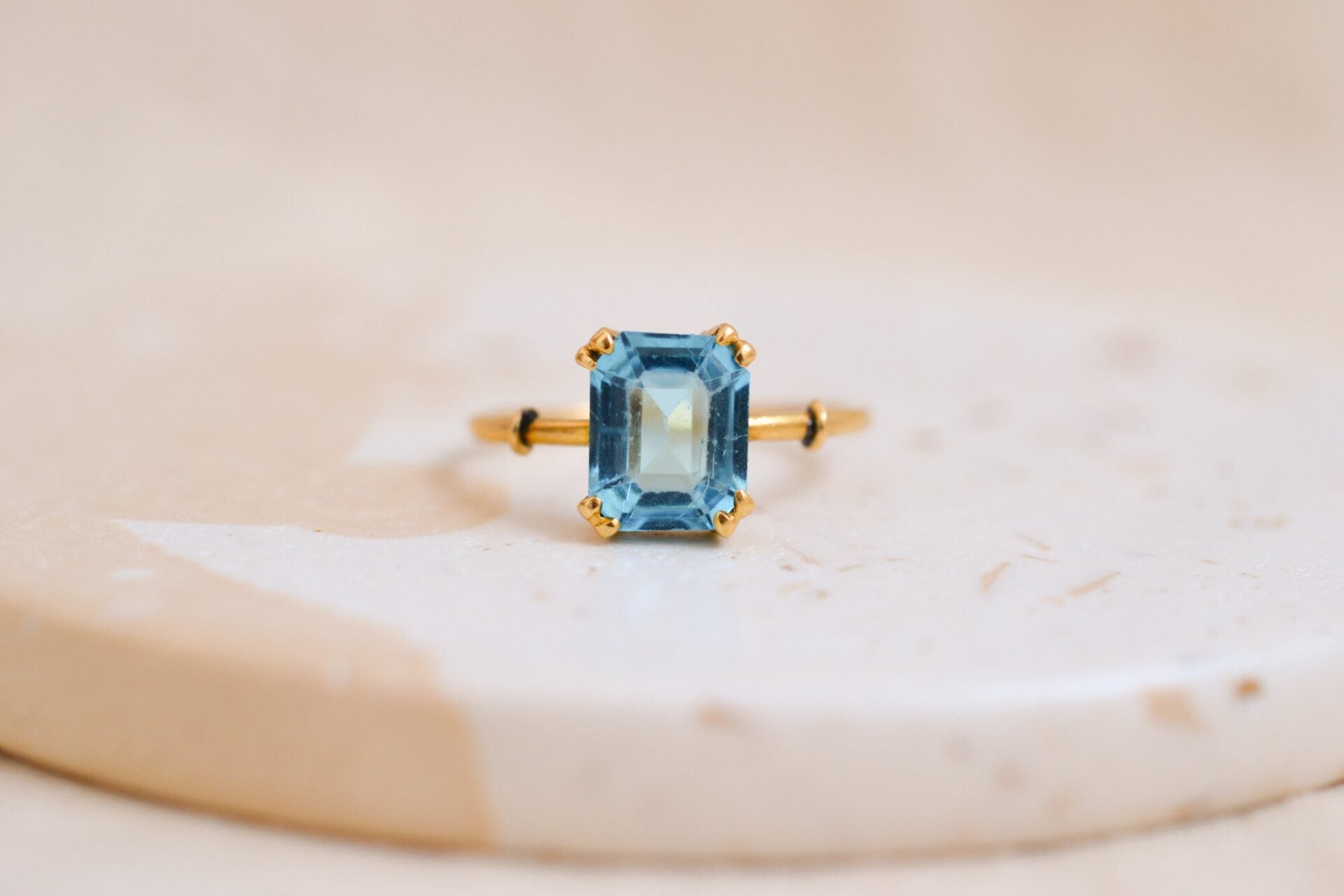 Bague pierre bleue rectangulaire
