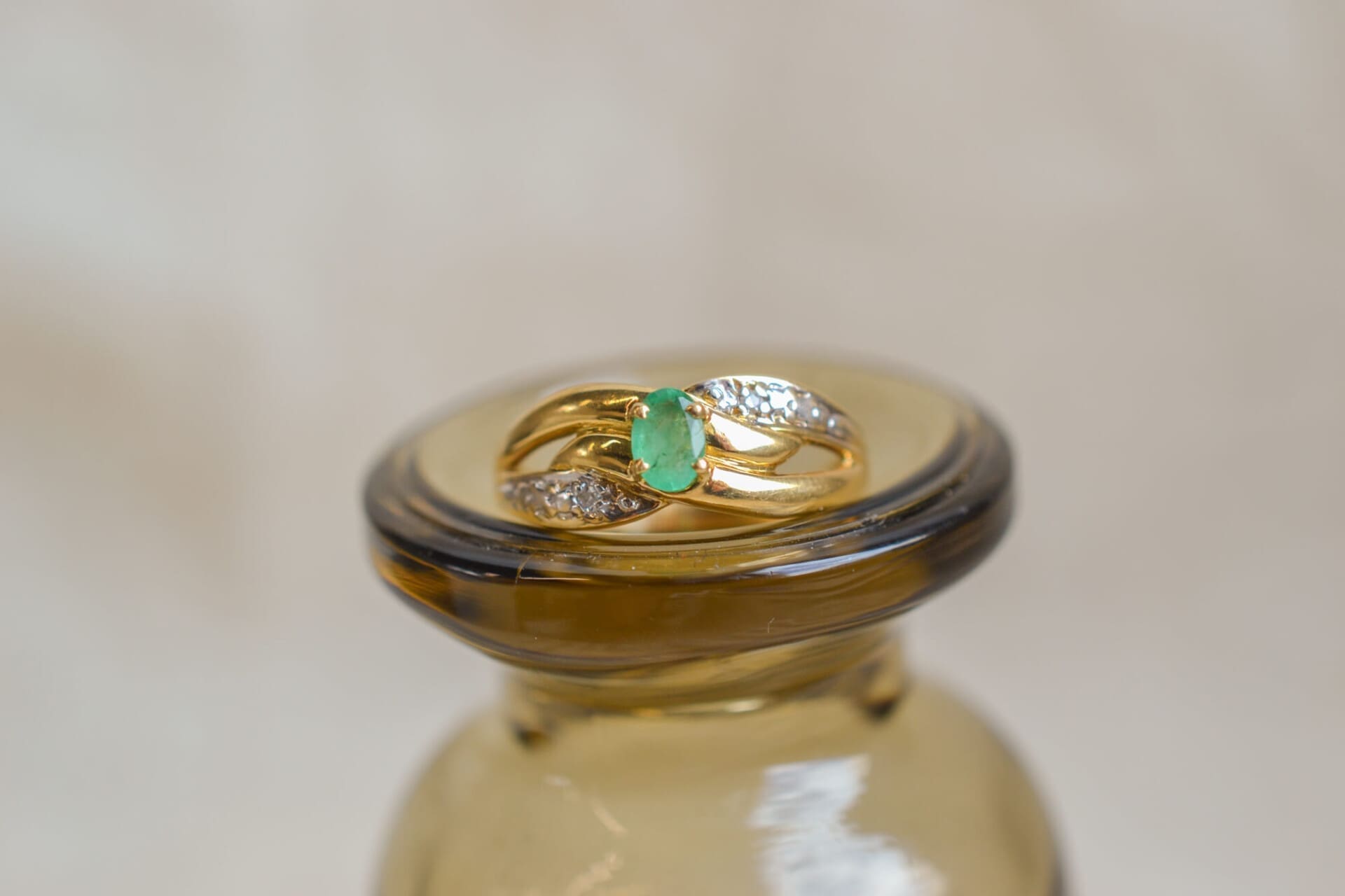 Bague rubans Émeraude et Diamants