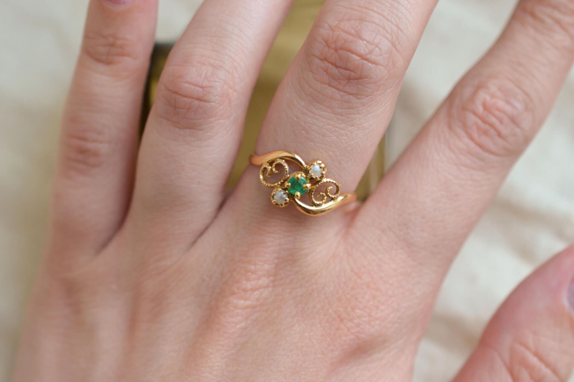 Bague style Art Nouveau Perles et Émeraude