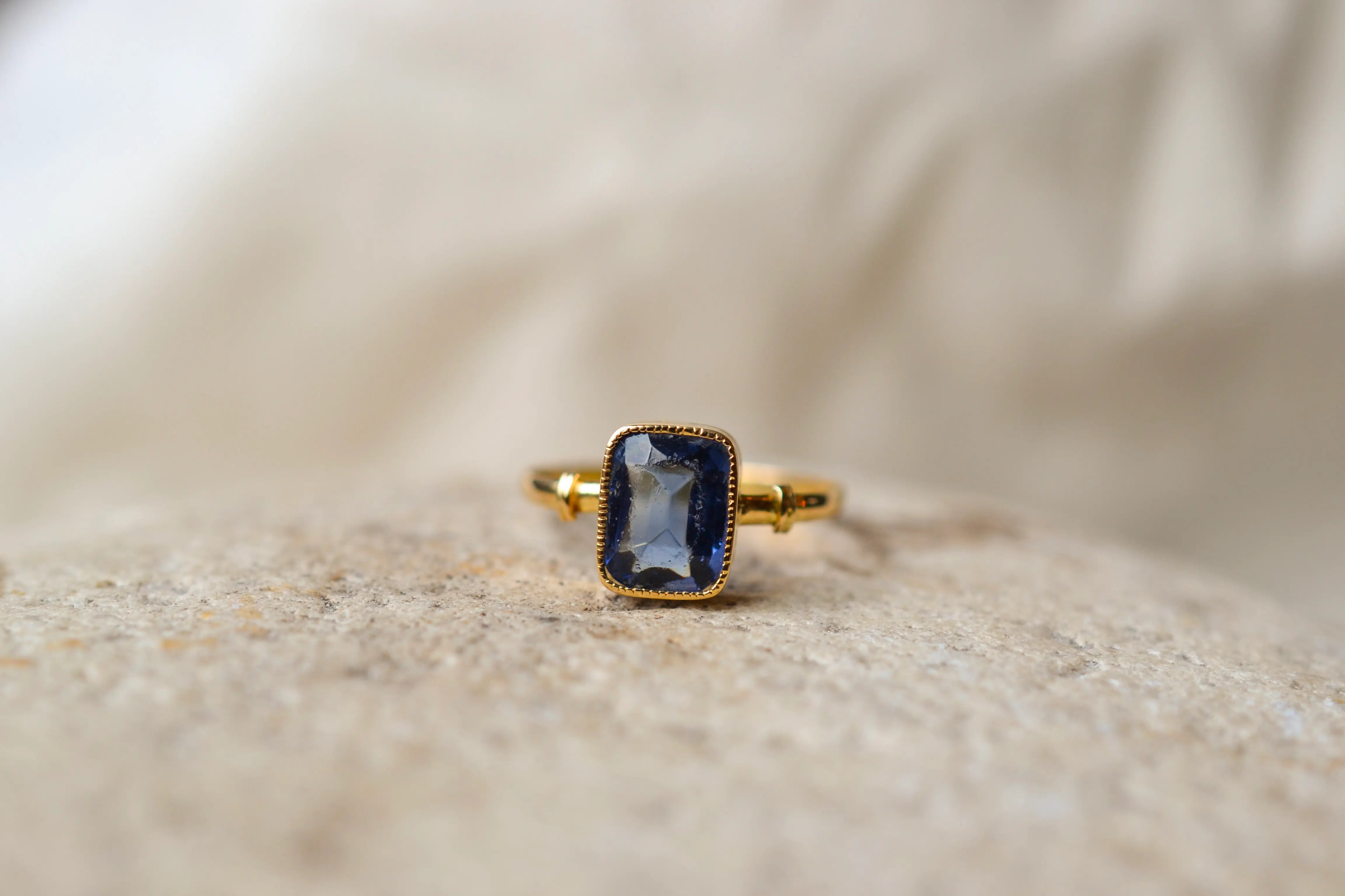 Bague pierre bleue rectangulaire