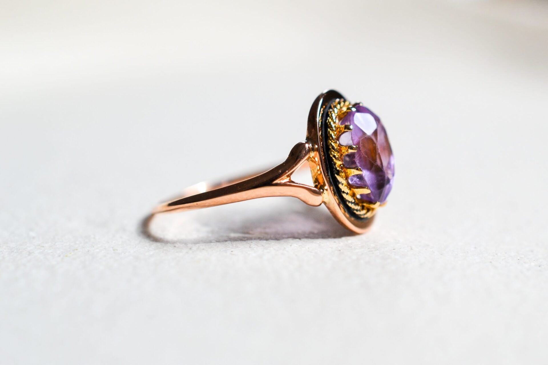 Bague Améthyste monture torsadée