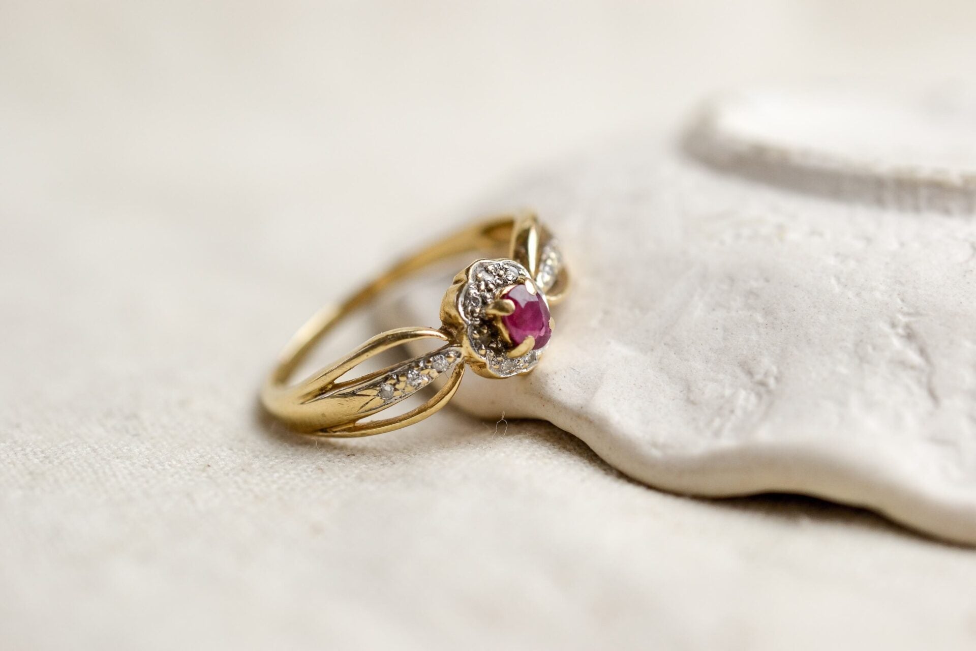 Bague ajourée Rubis Diamants
