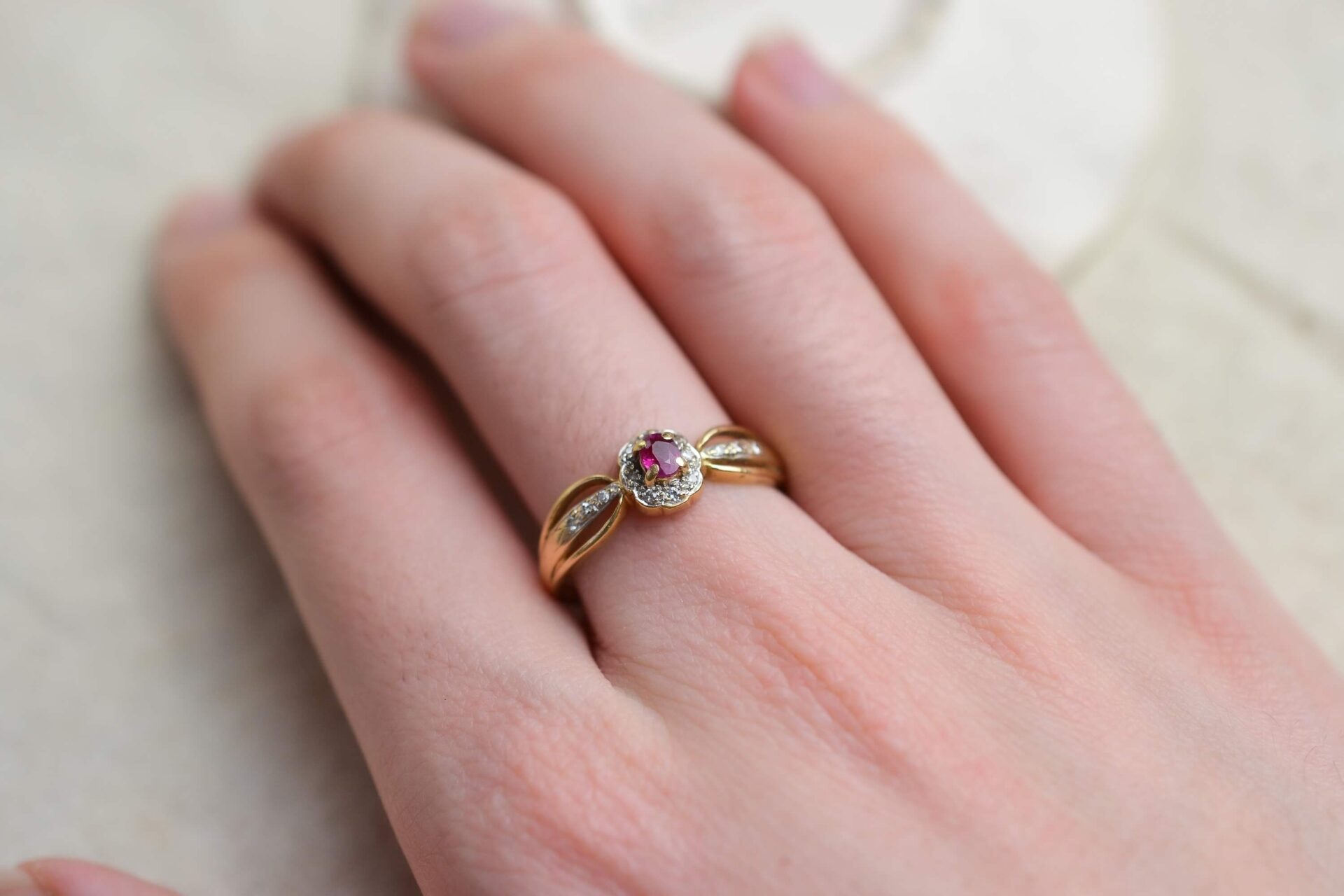 Bague ajourée Rubis Diamants