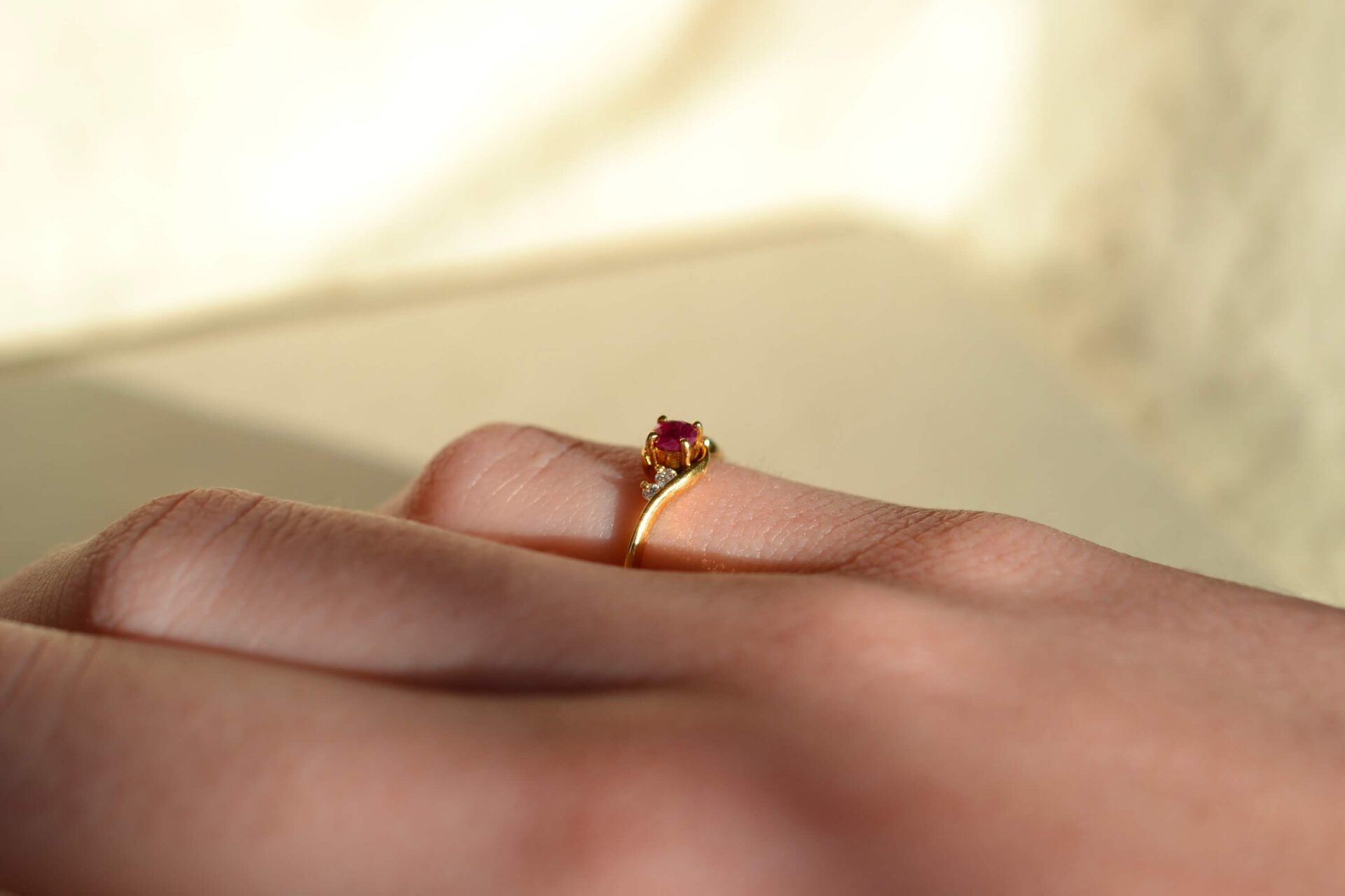 Bague volutes Rubis Diamants