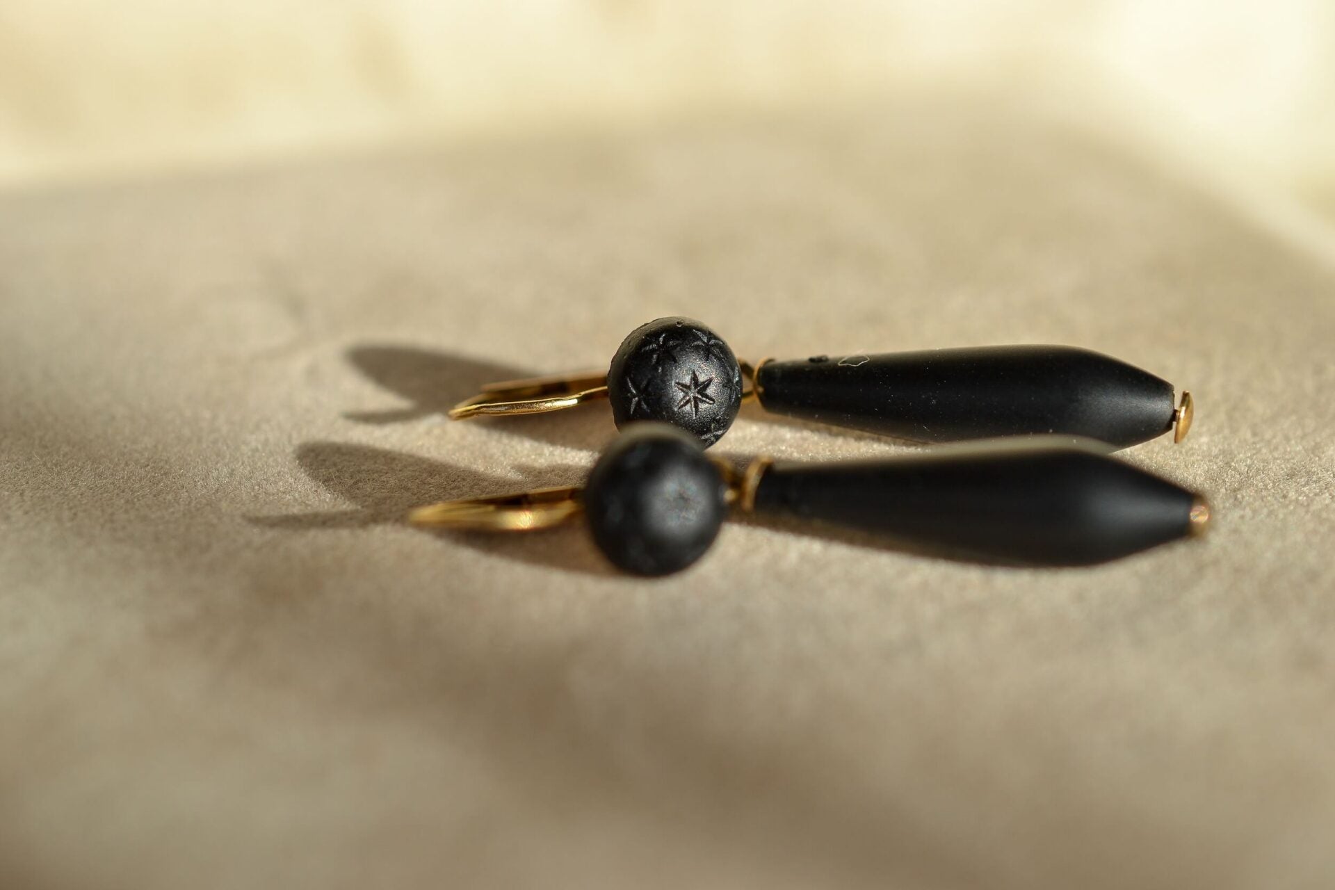 Pendants d'oreilles étoilés Jais