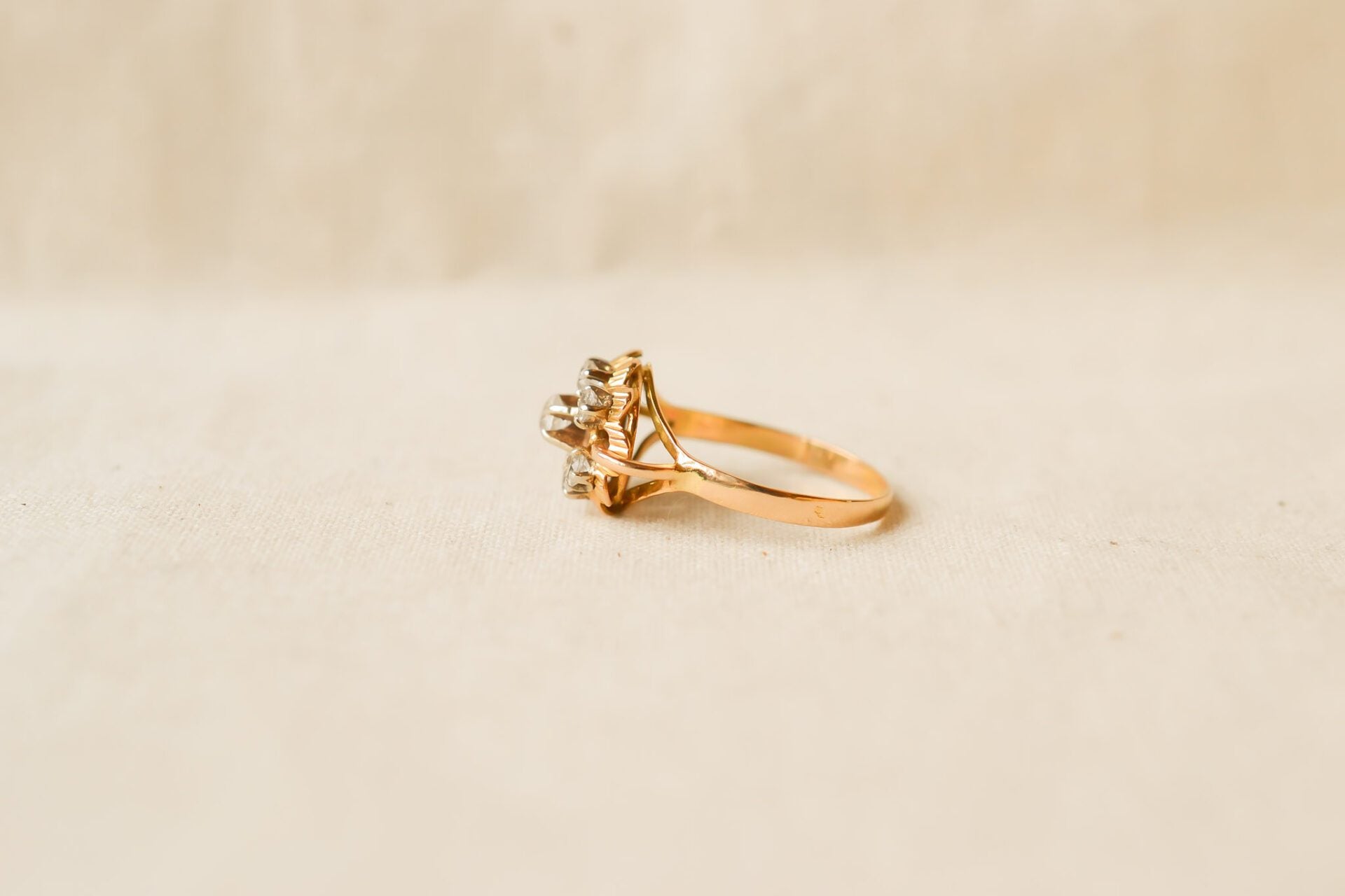 Bague Vintage années 50 saphirs blancs