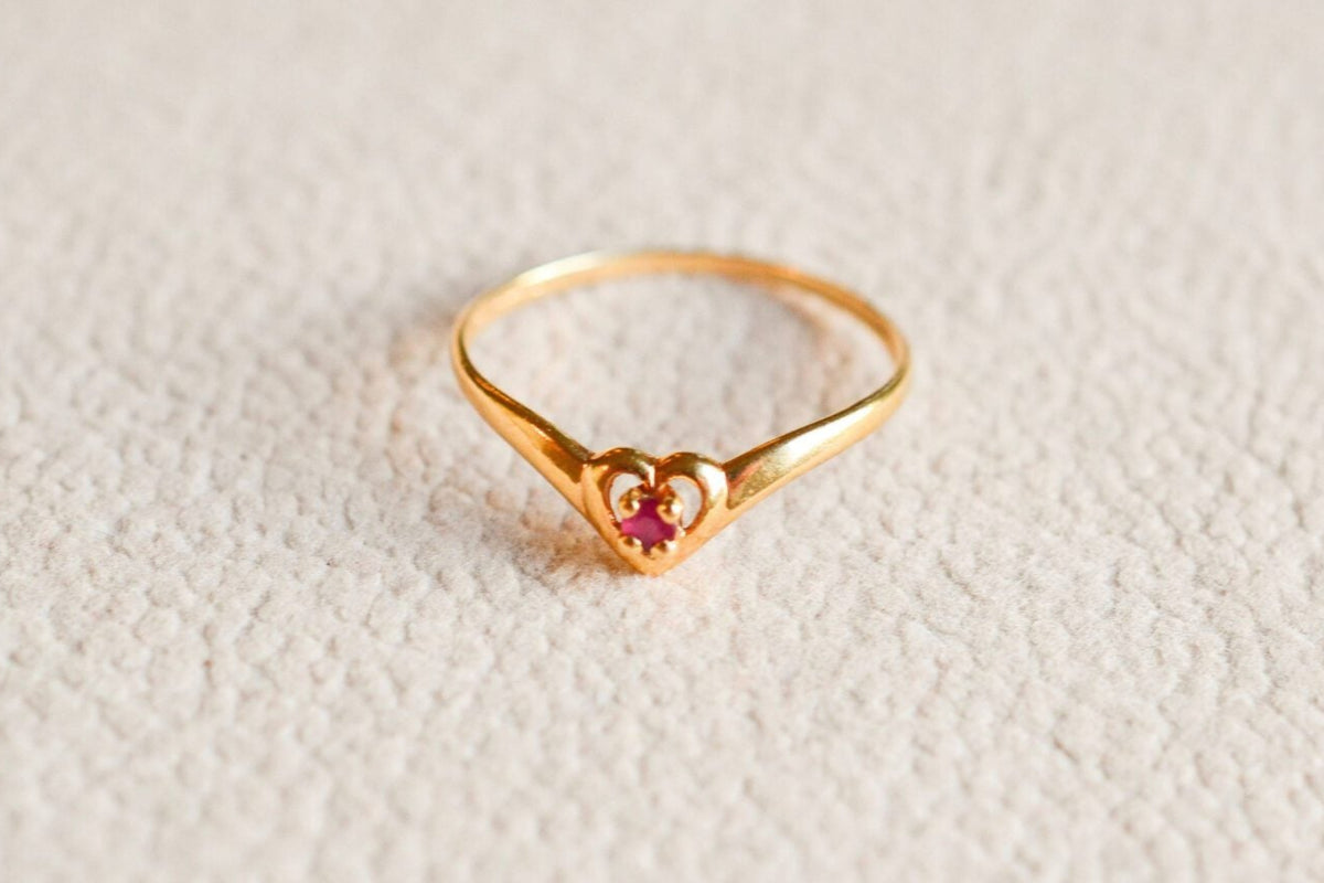 Bague Rubis et cœur ajouré