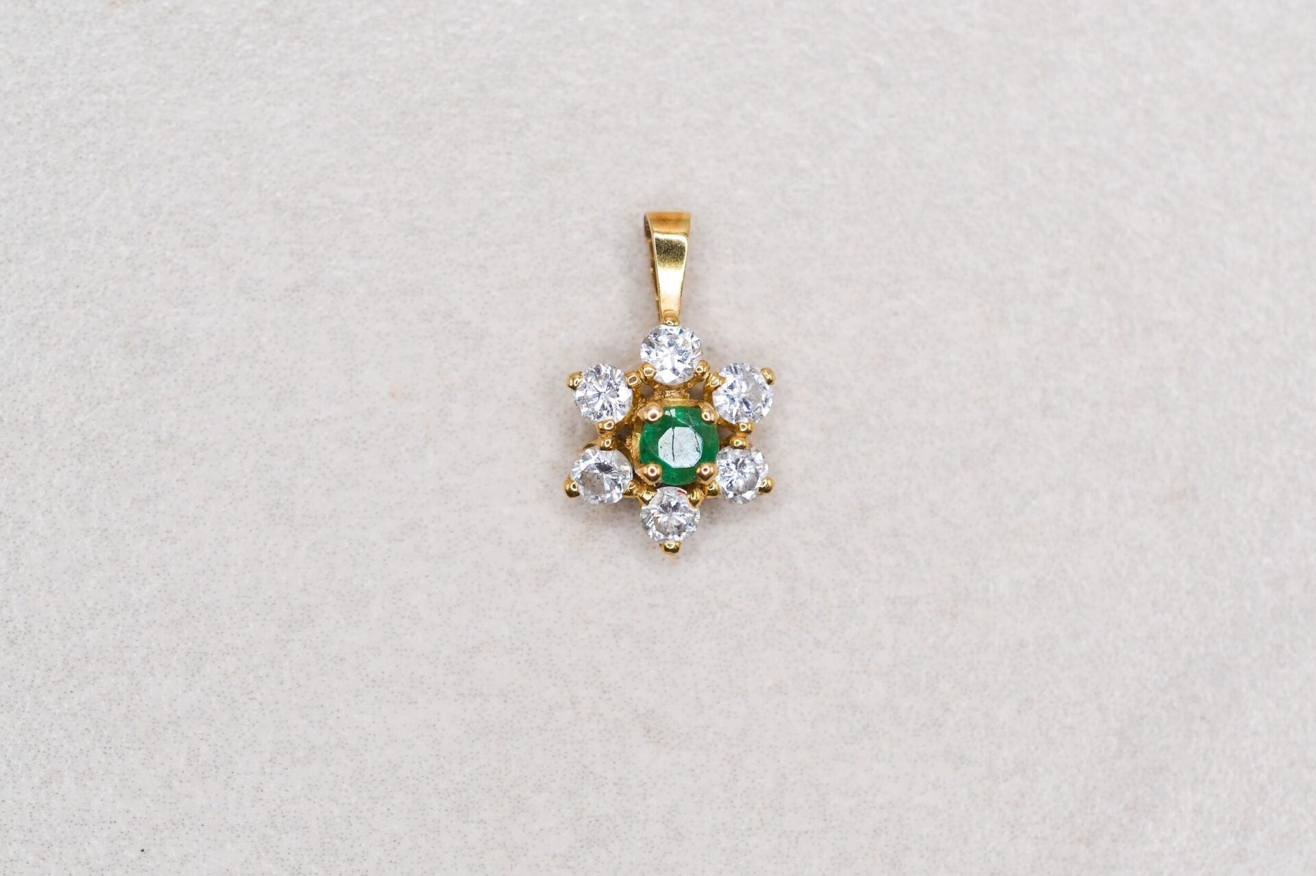 Pendentif Marguerite Emeraude Diamants