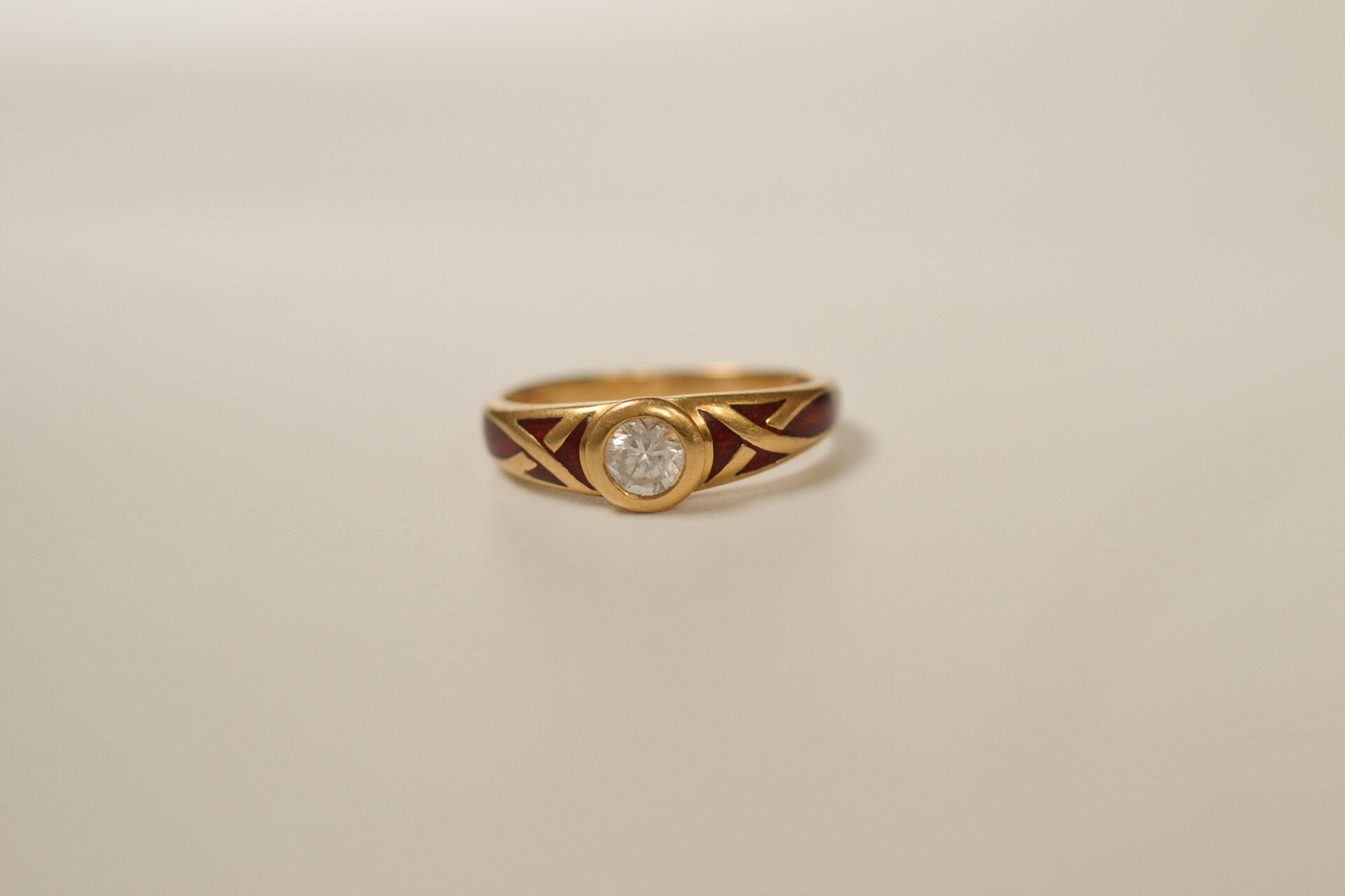 Bague jonc oxyde et émail rouge guilloché
