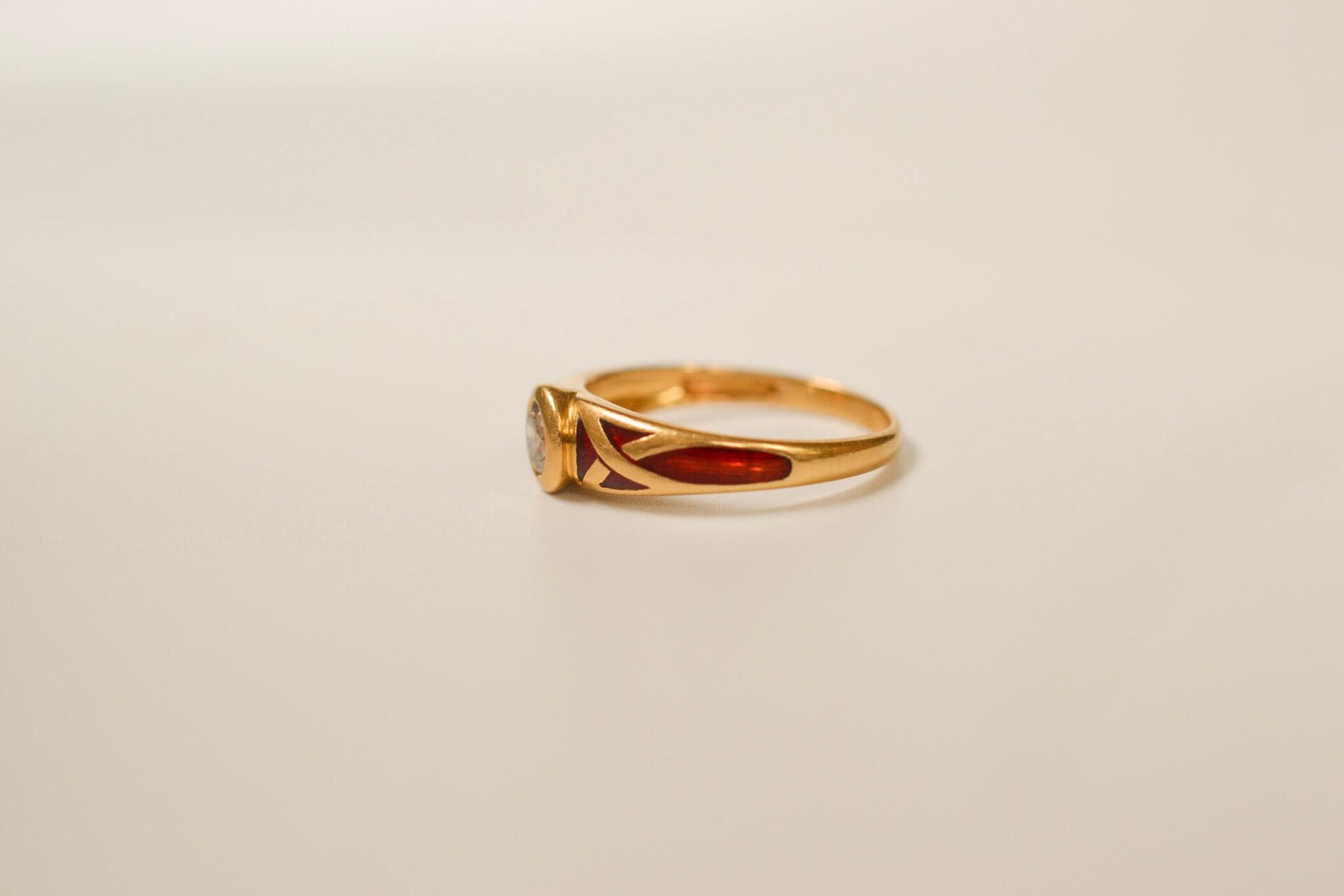 Bague jonc oxyde et émail rouge guilloché