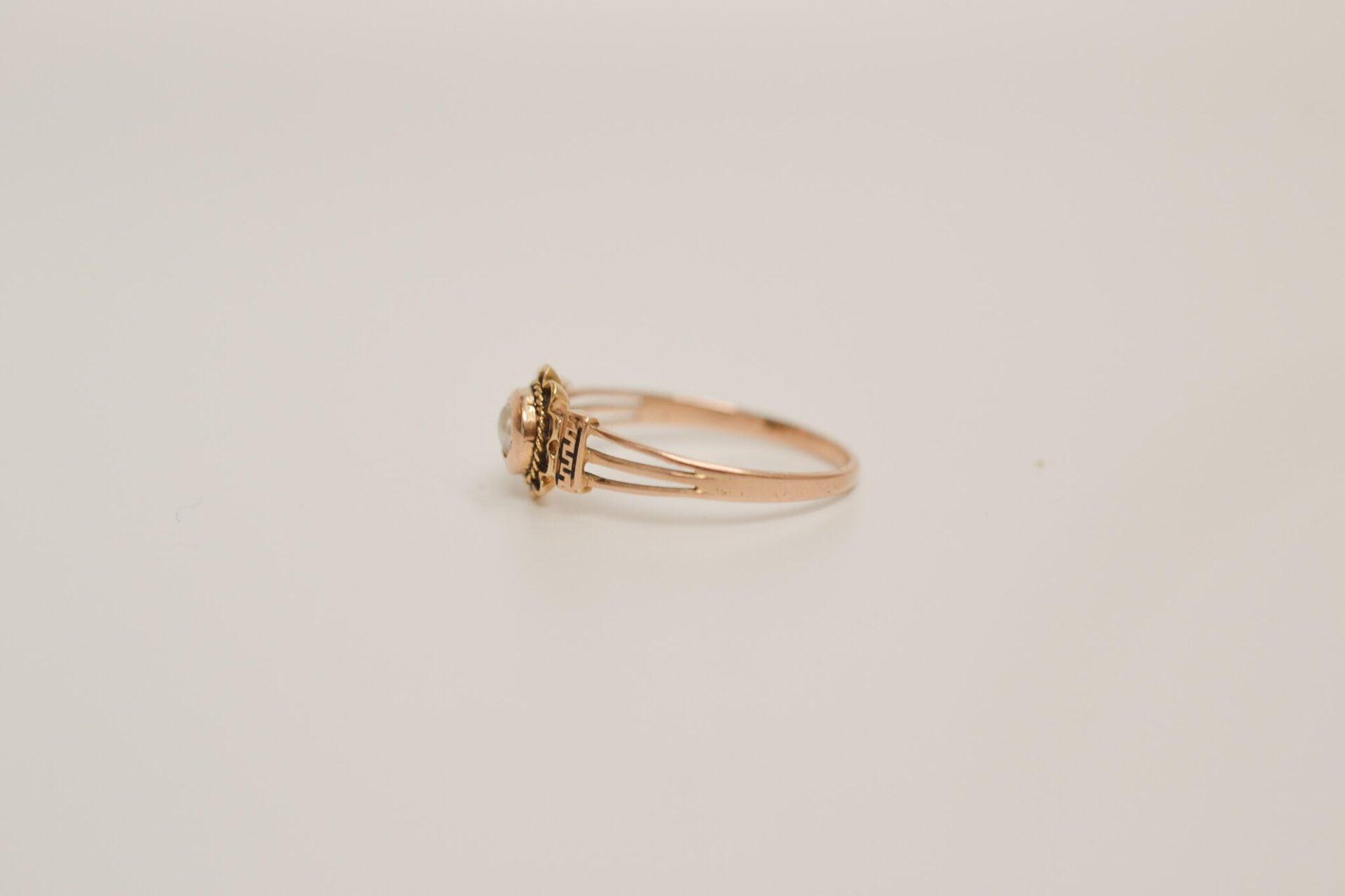 Bague Fleur ornée d'une Perle