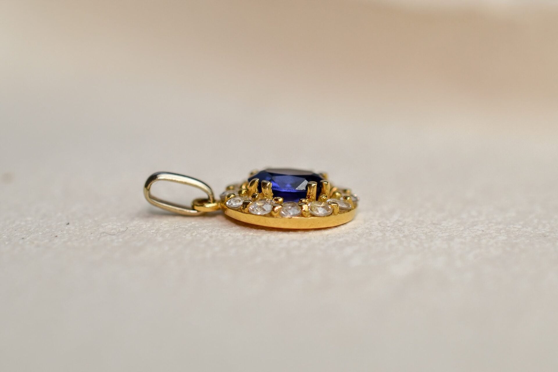 Pendentif Marguerite Saphir Verneuil