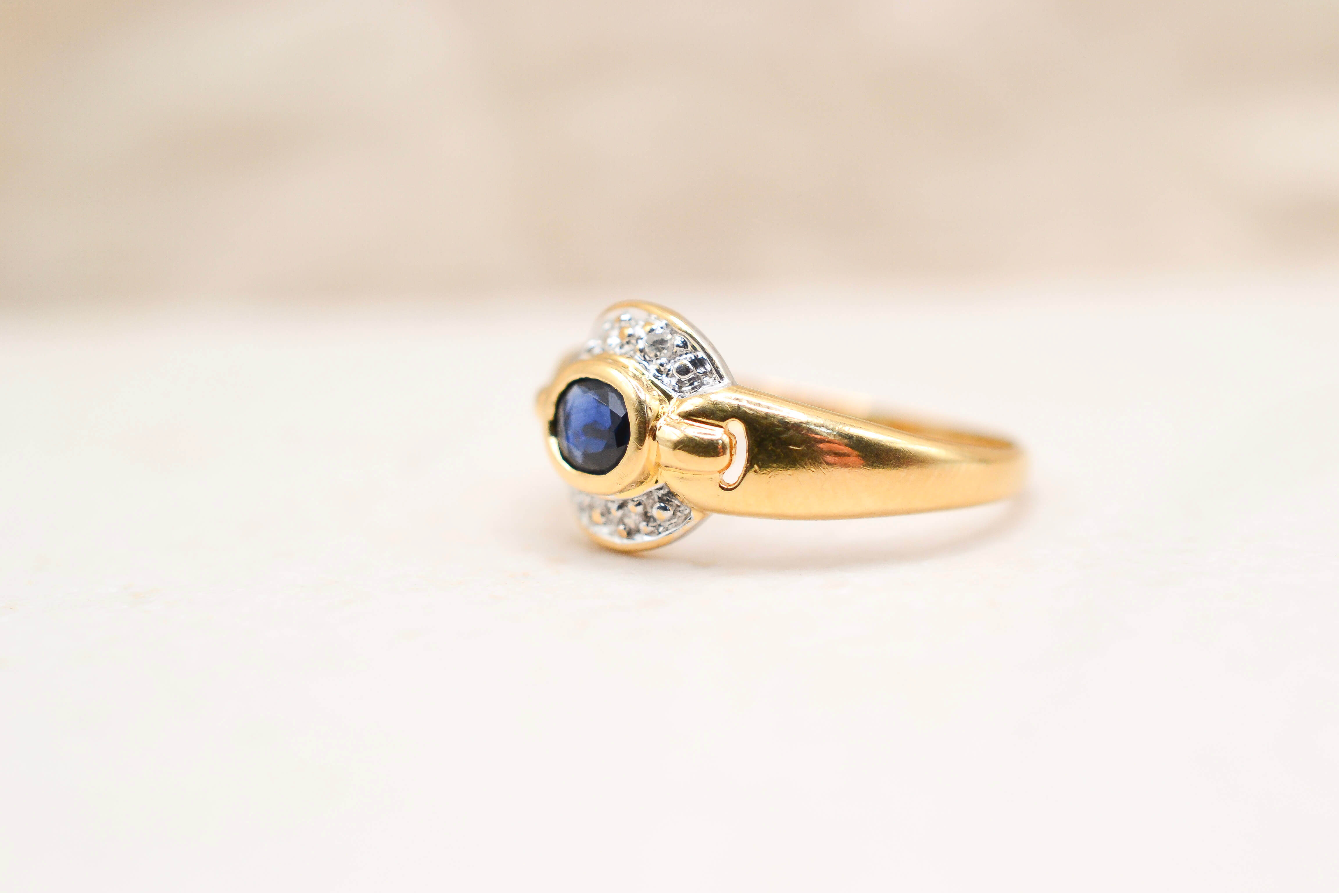 Bague Saphir Serti Clos & Diamants