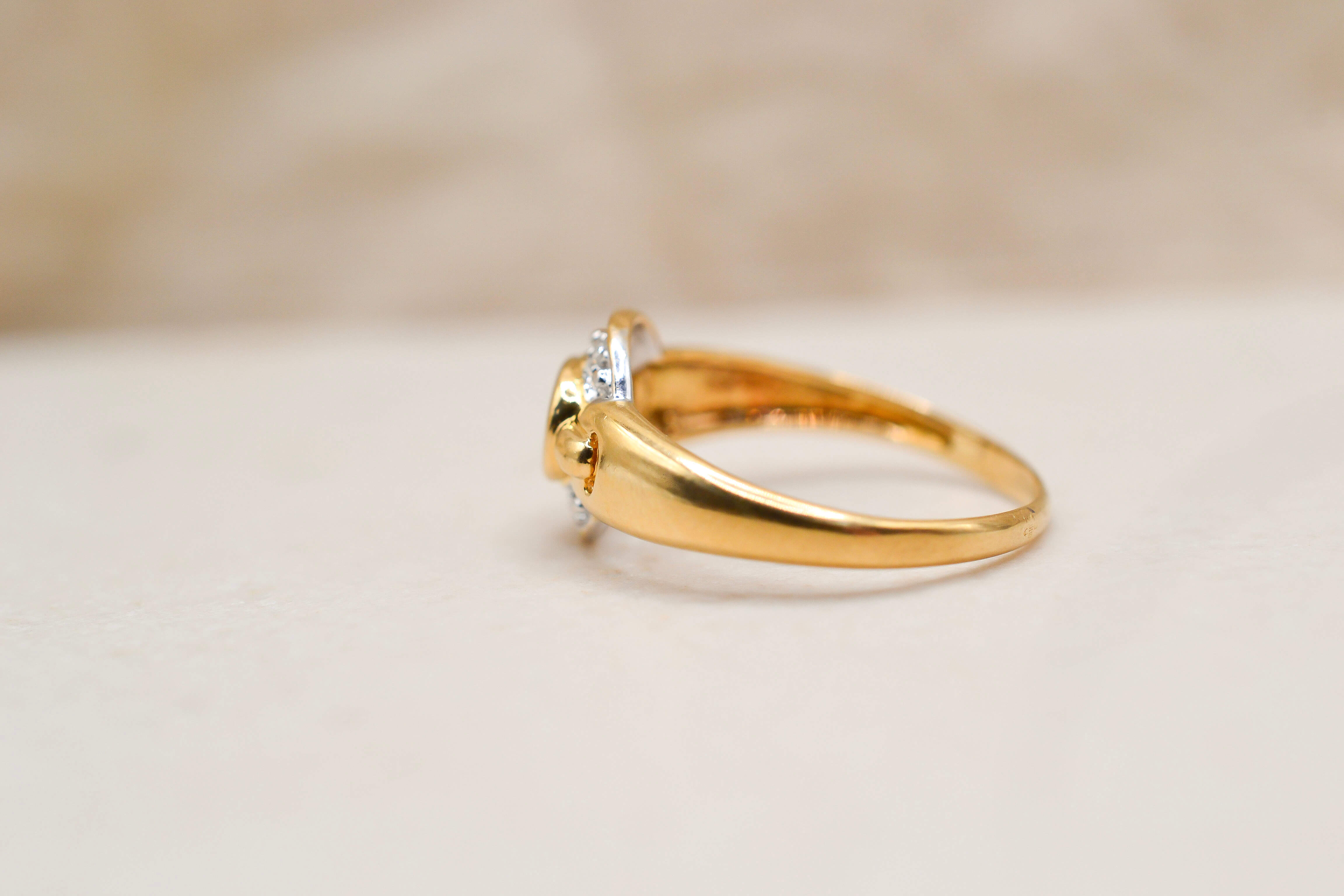 Bague Saphir Serti Clos & Diamants