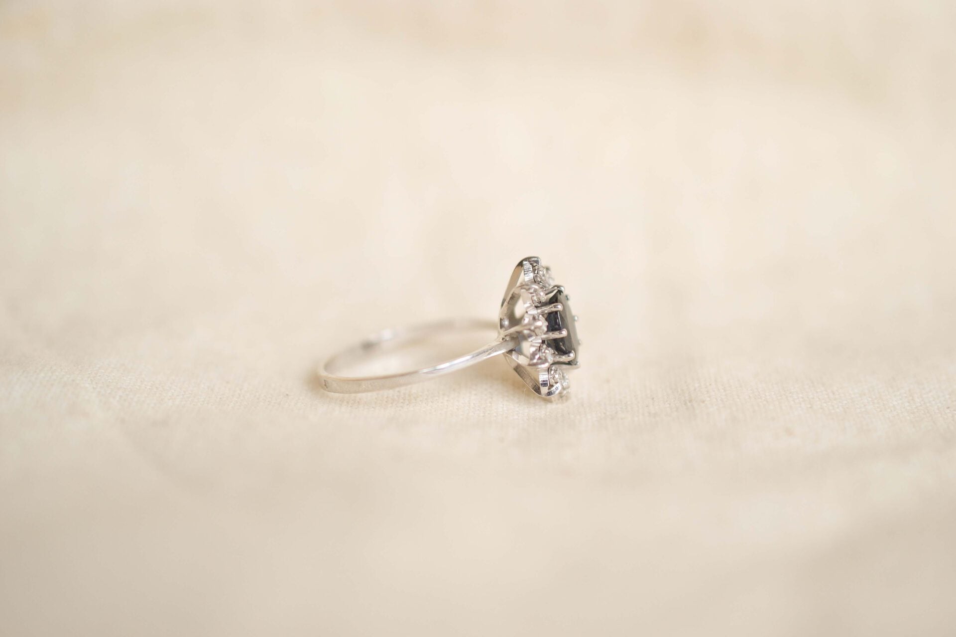 Bague Marguerite Or Blanc Saphir