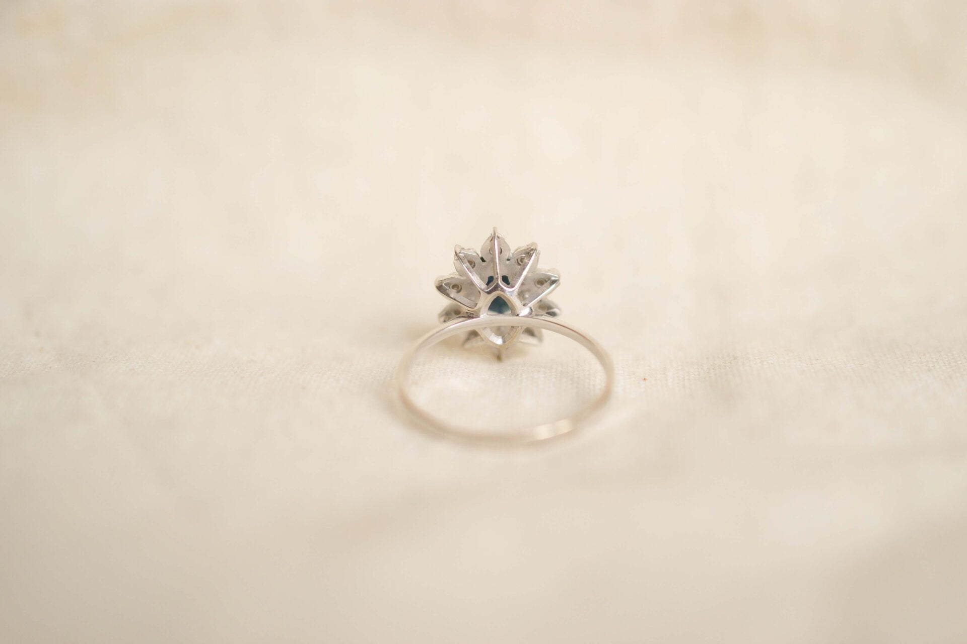 Bague Marguerite Or Blanc Saphir