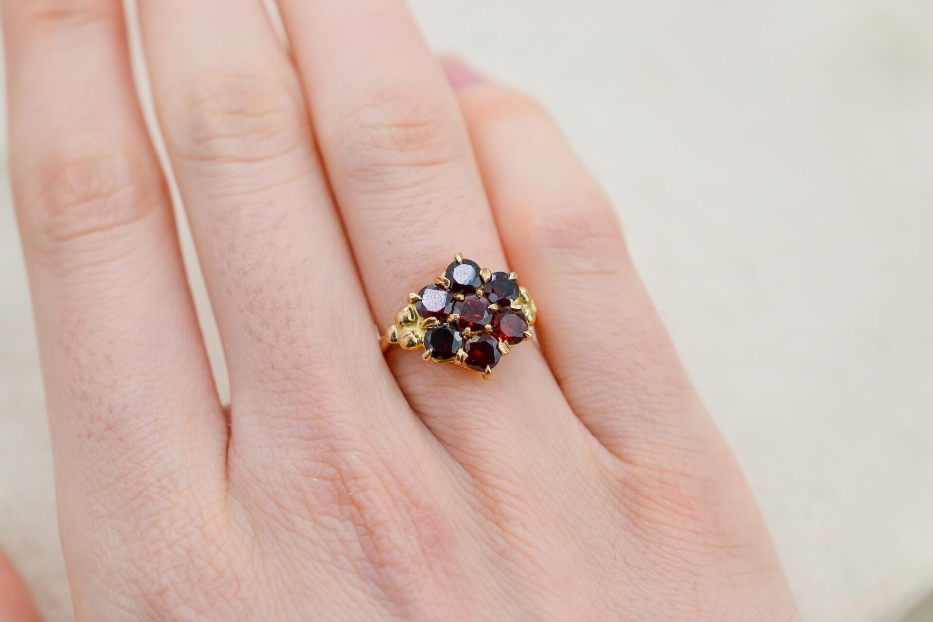 Bague Marguerite Grenats