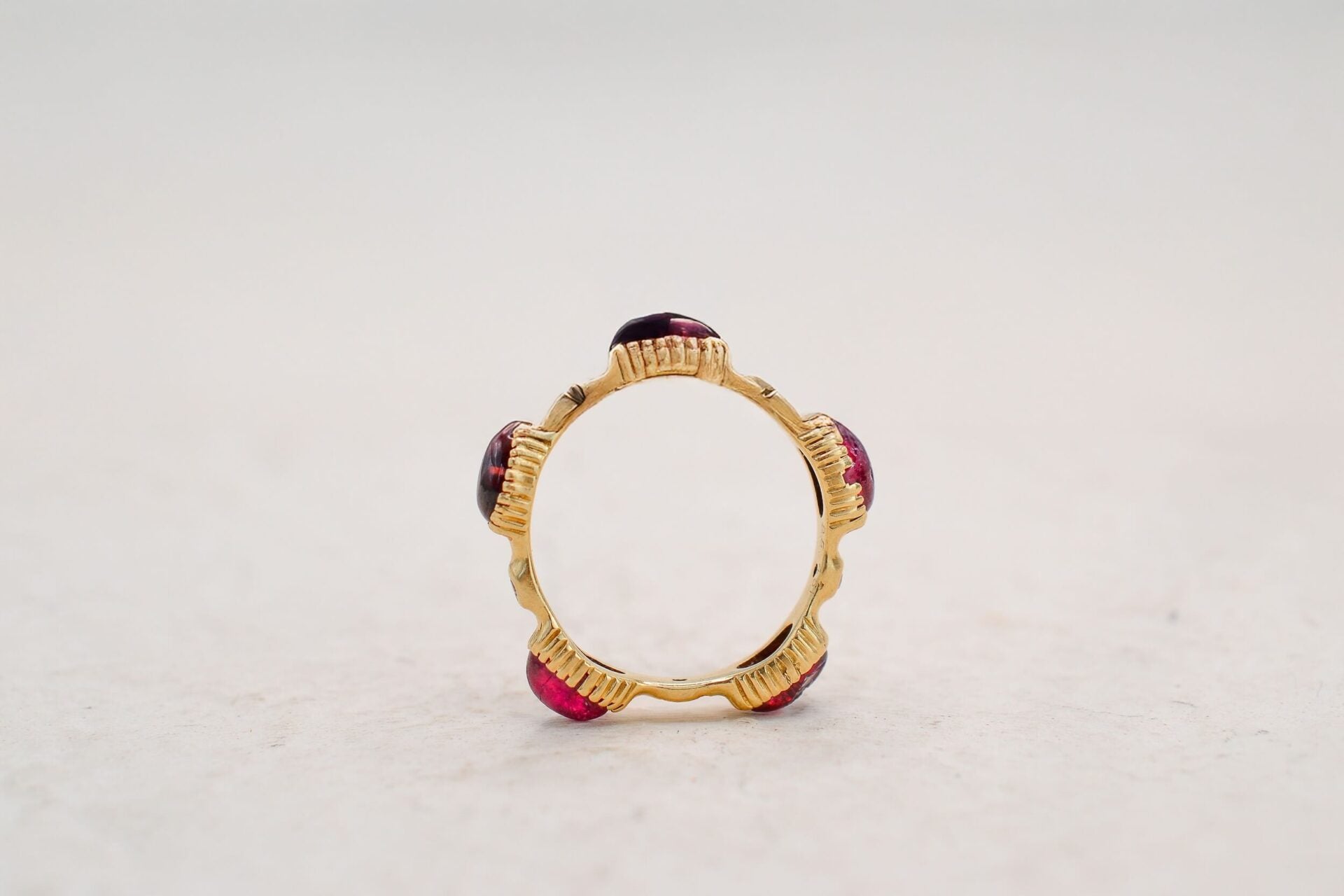 Bague Grenats cabochon et Diamants