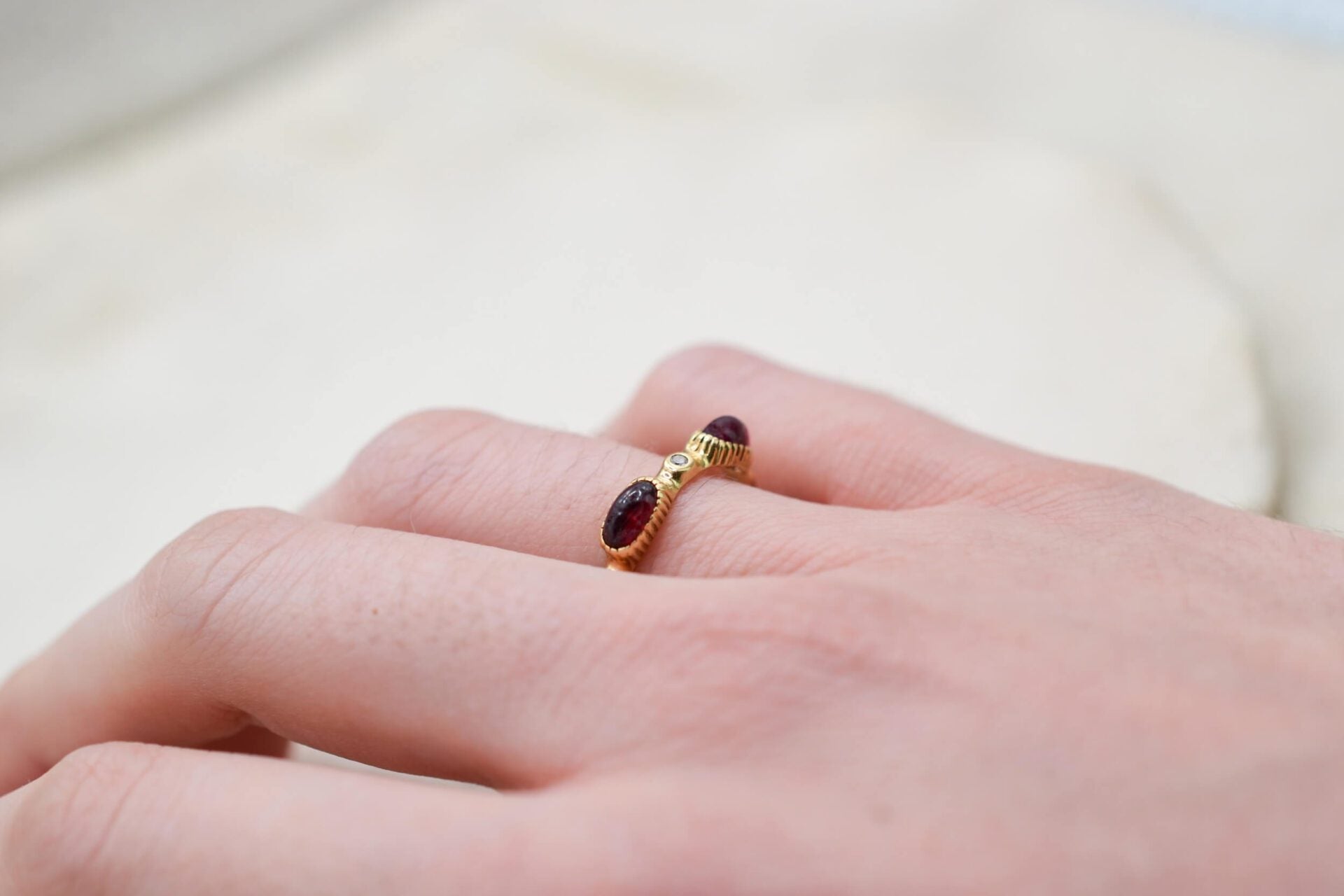 Bague Grenats cabochon et Diamants