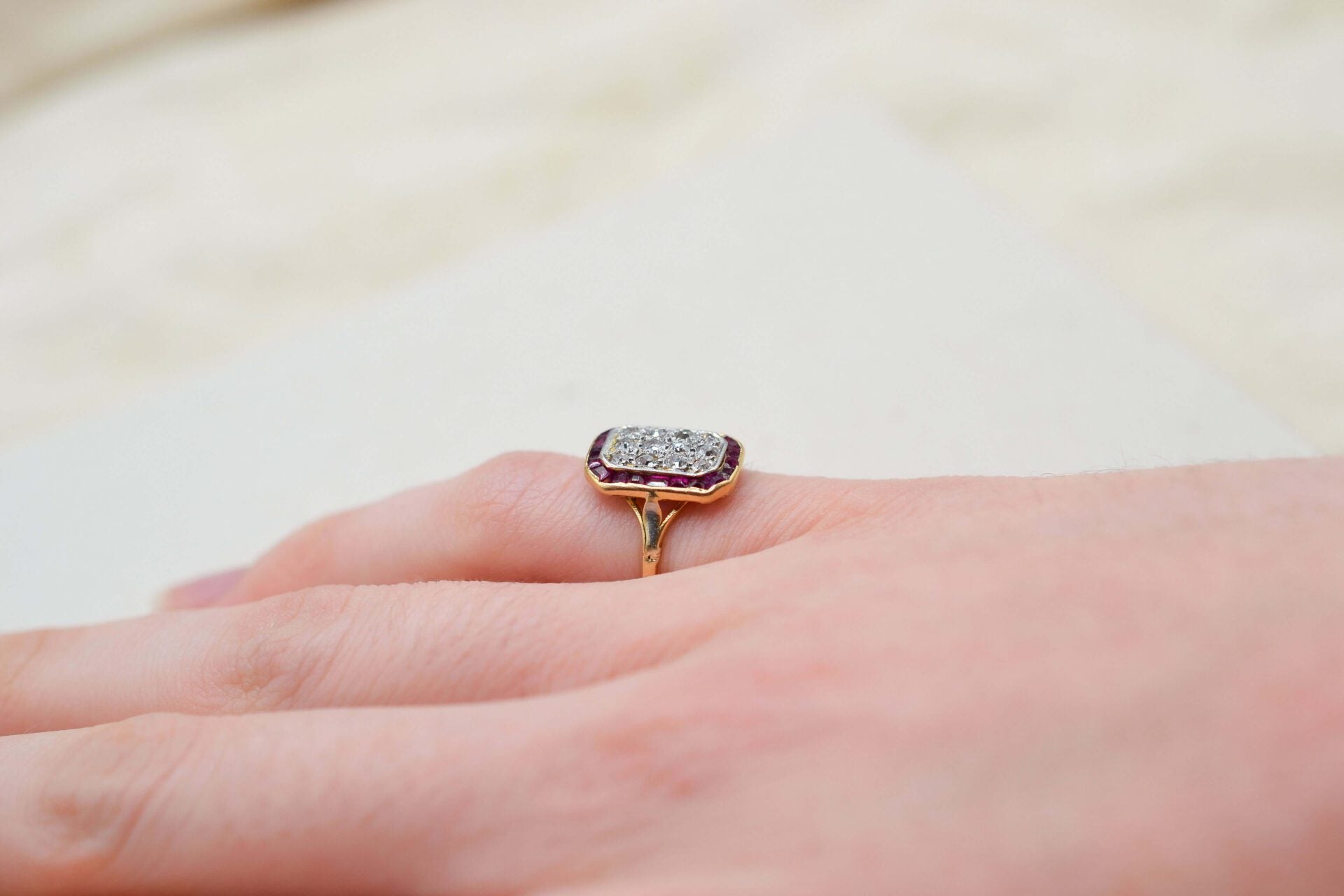 Bague rectangulaire Diamants et Rubis. Circa 1880