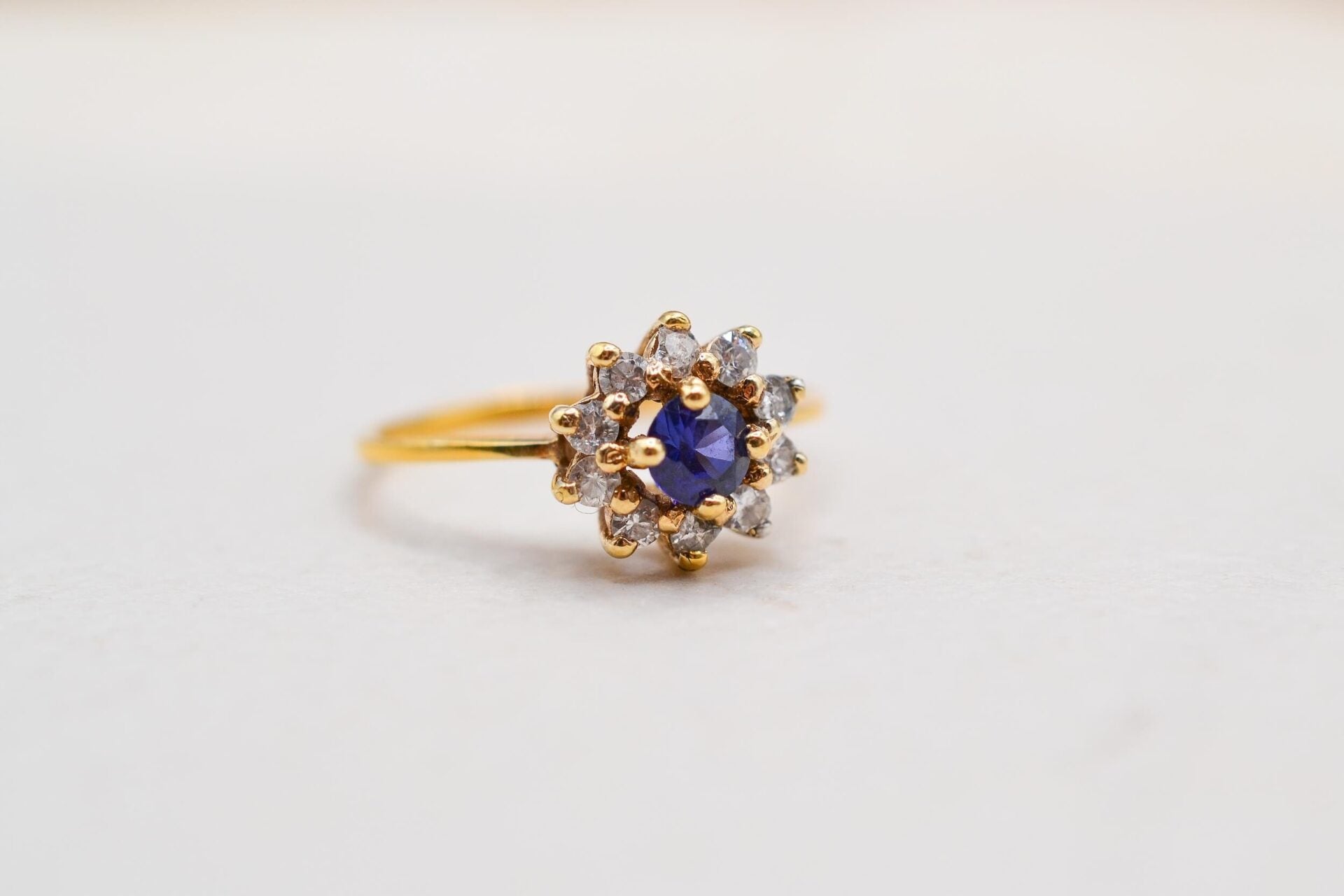 Bague Marguerite Saphir et Oxydes