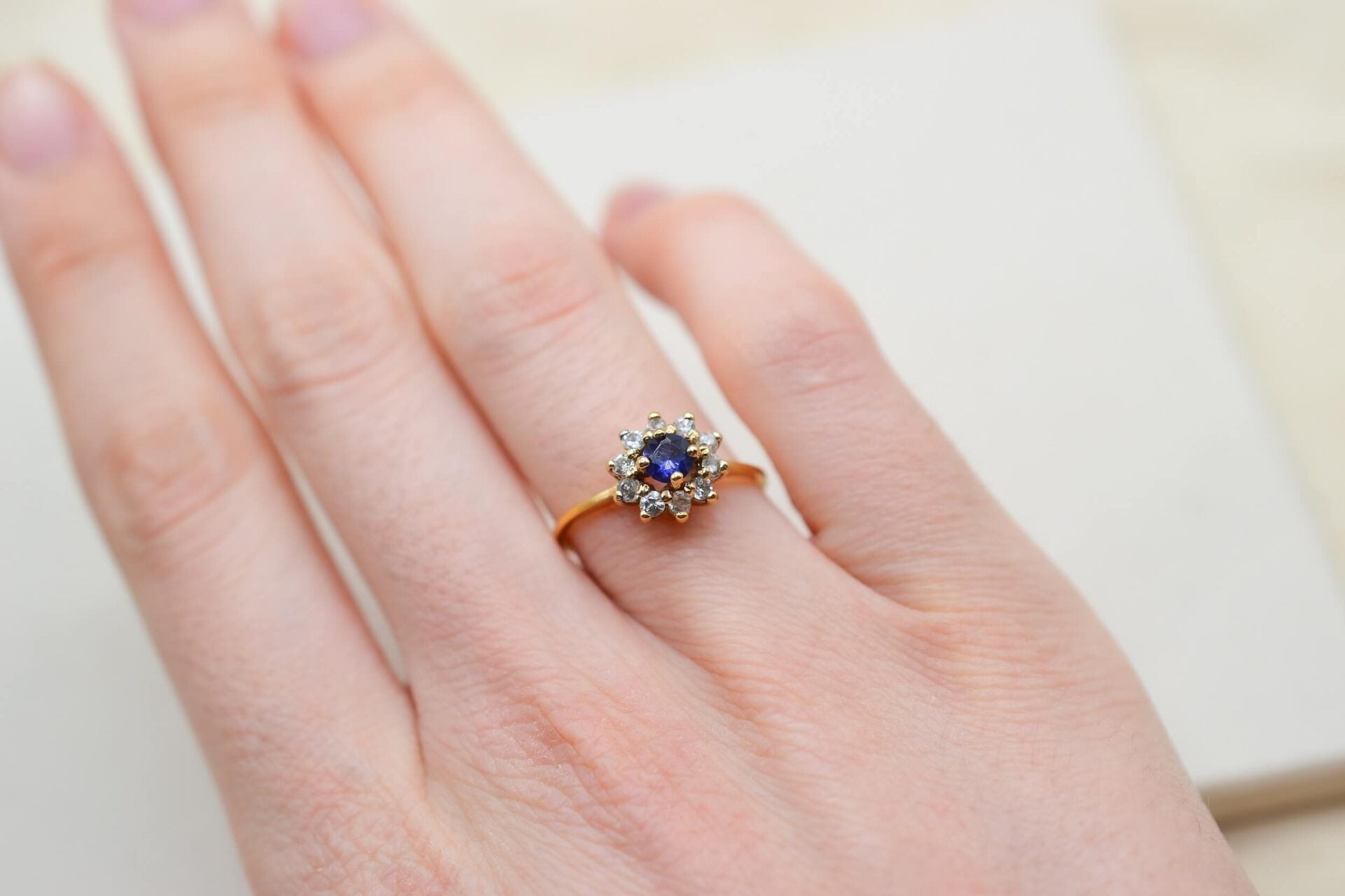 Bague Marguerite Saphir et Oxydes