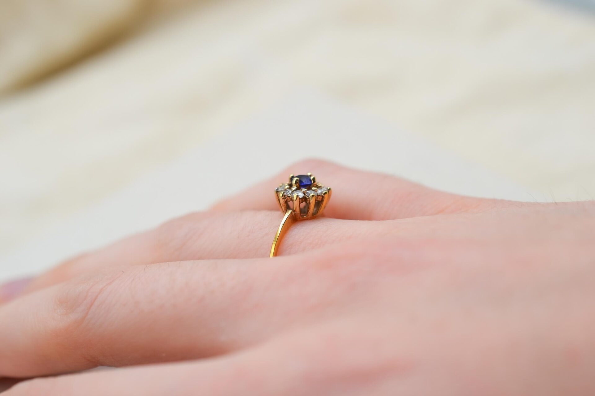 Bague Marguerite Saphir et Oxydes
