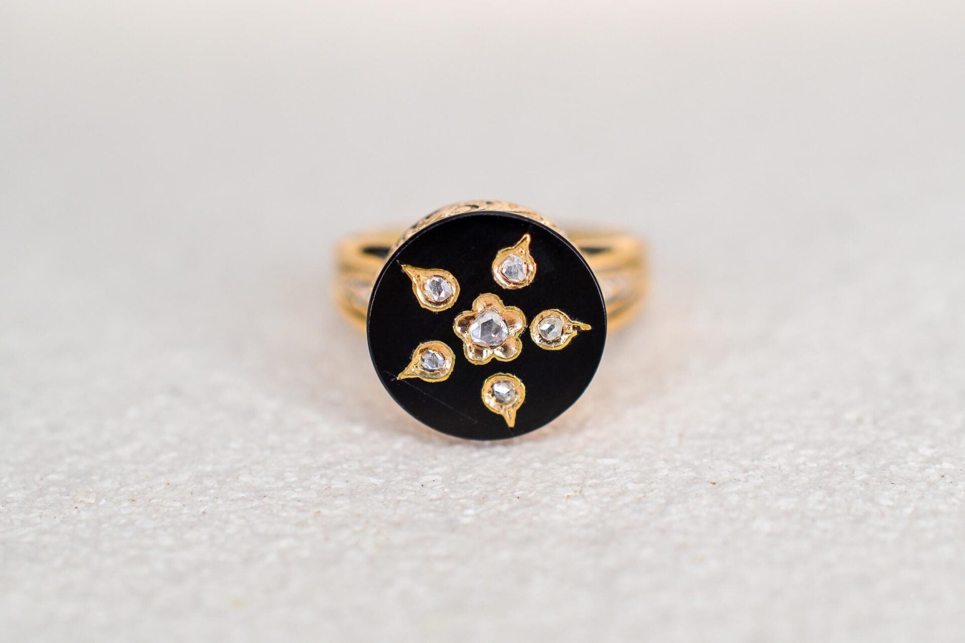Bague ciselée Onyx Diamants