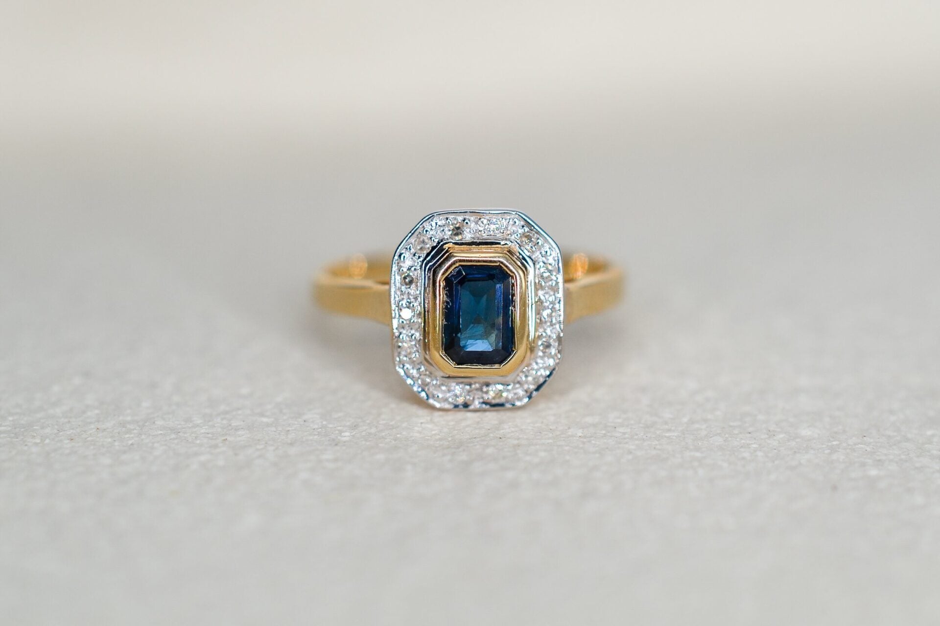 Bague octogonale 2 Ors Saphir Diamants