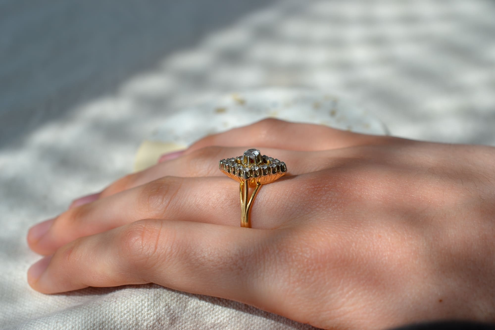 Bague losange pierres blanches