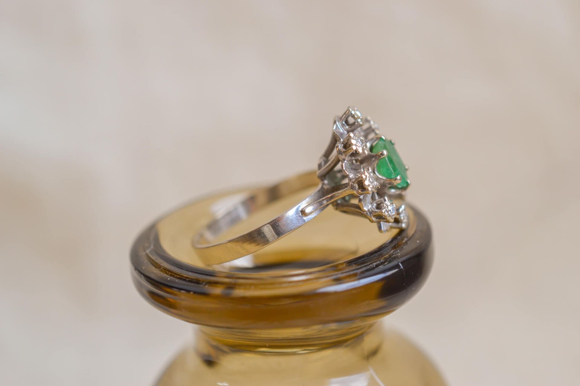 Marguerite Or blanc Émeraude et Diamants