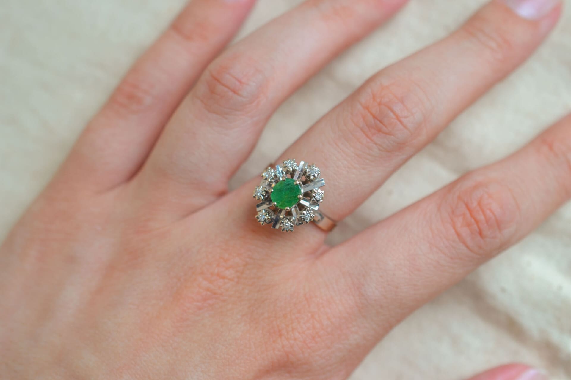 Marguerite Or blanc Émeraude et Diamants