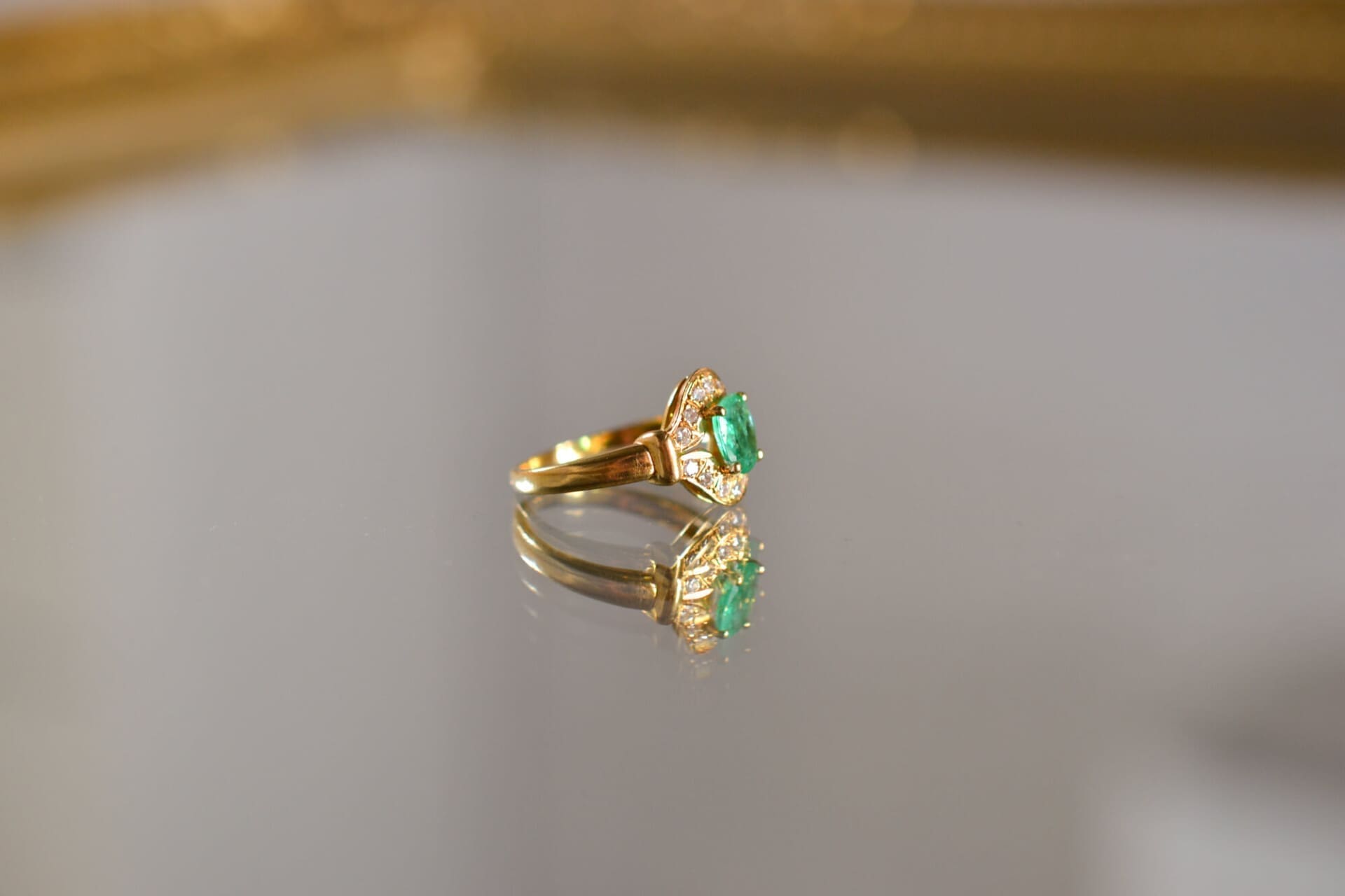 Marguerite Ovale Émeraude et Diamants