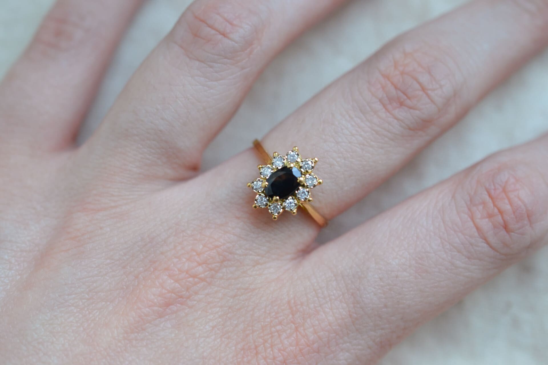 Marguerite ovale Saphir et Diamants