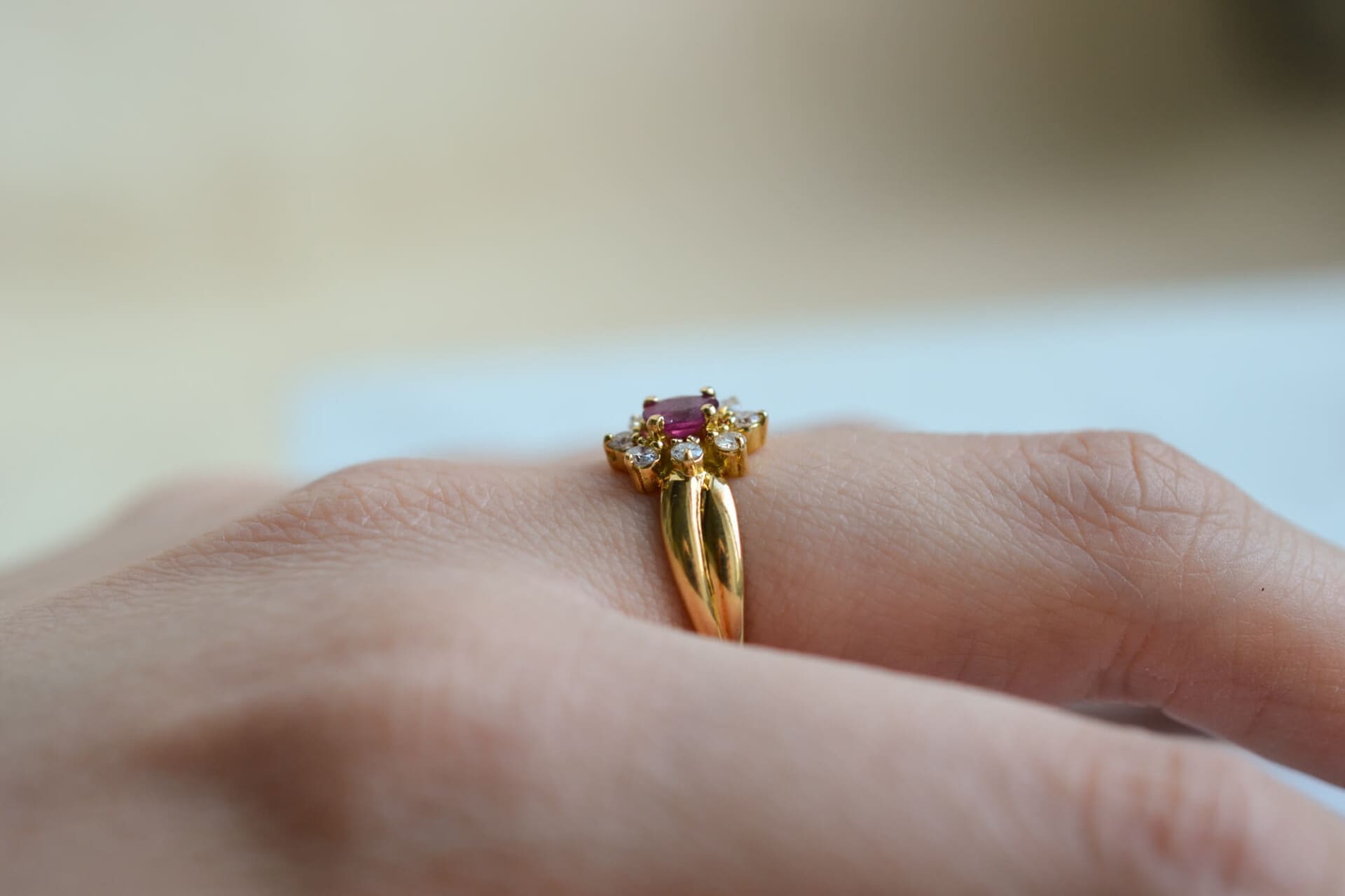Marguerite Rubis synthétique et Diamants