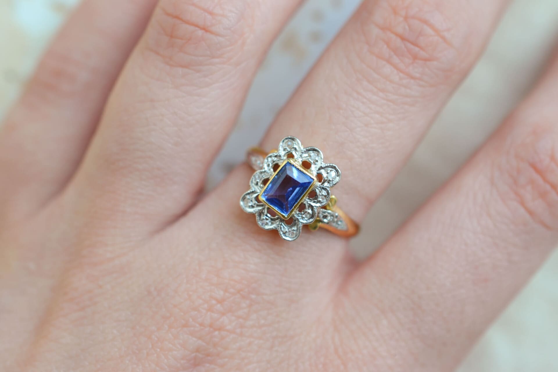Marguerite rectangulaire Tanzanite et Diamants