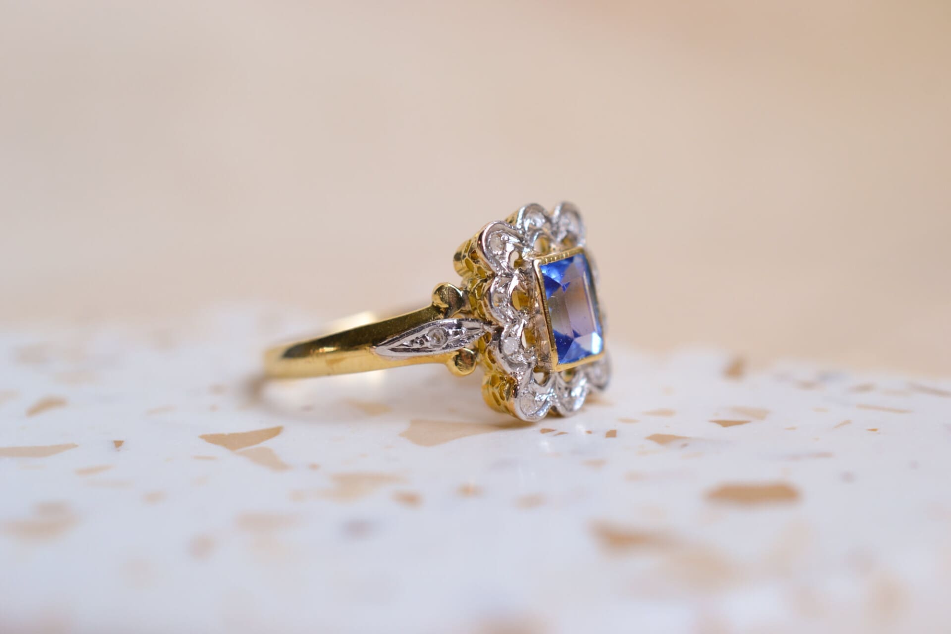 Marguerite rectangulaire Tanzanite et Diamants