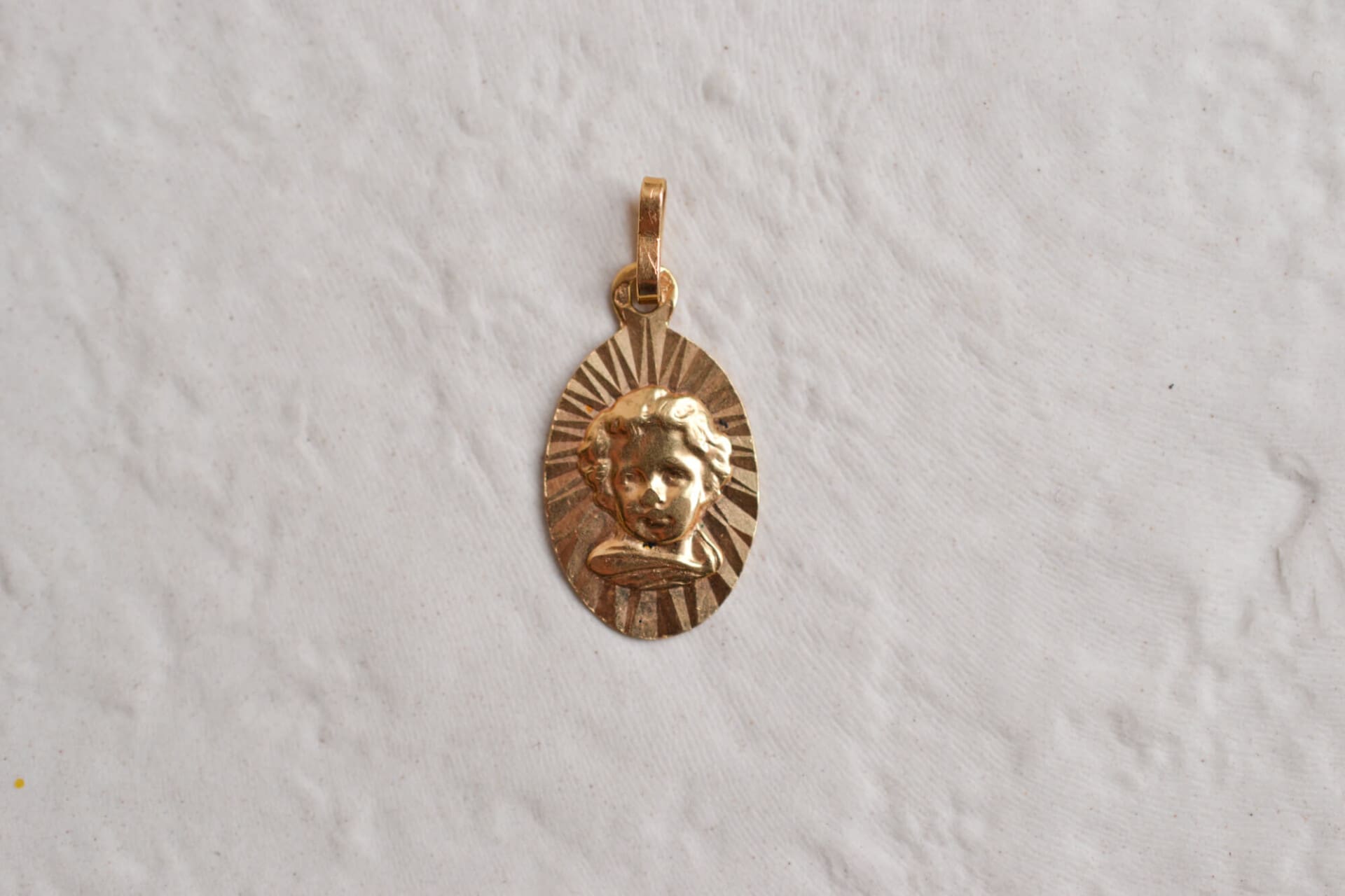 Médaille angelot ovale