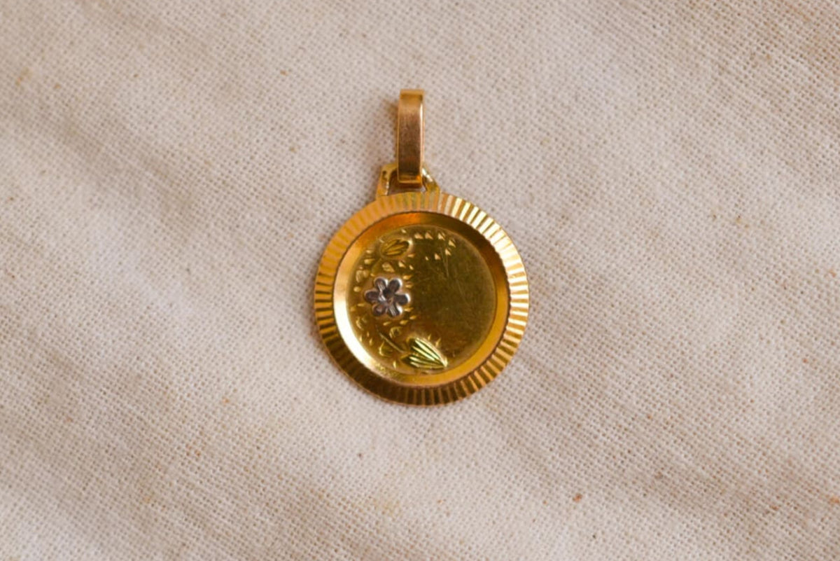 Médaille Or jaune décor floral