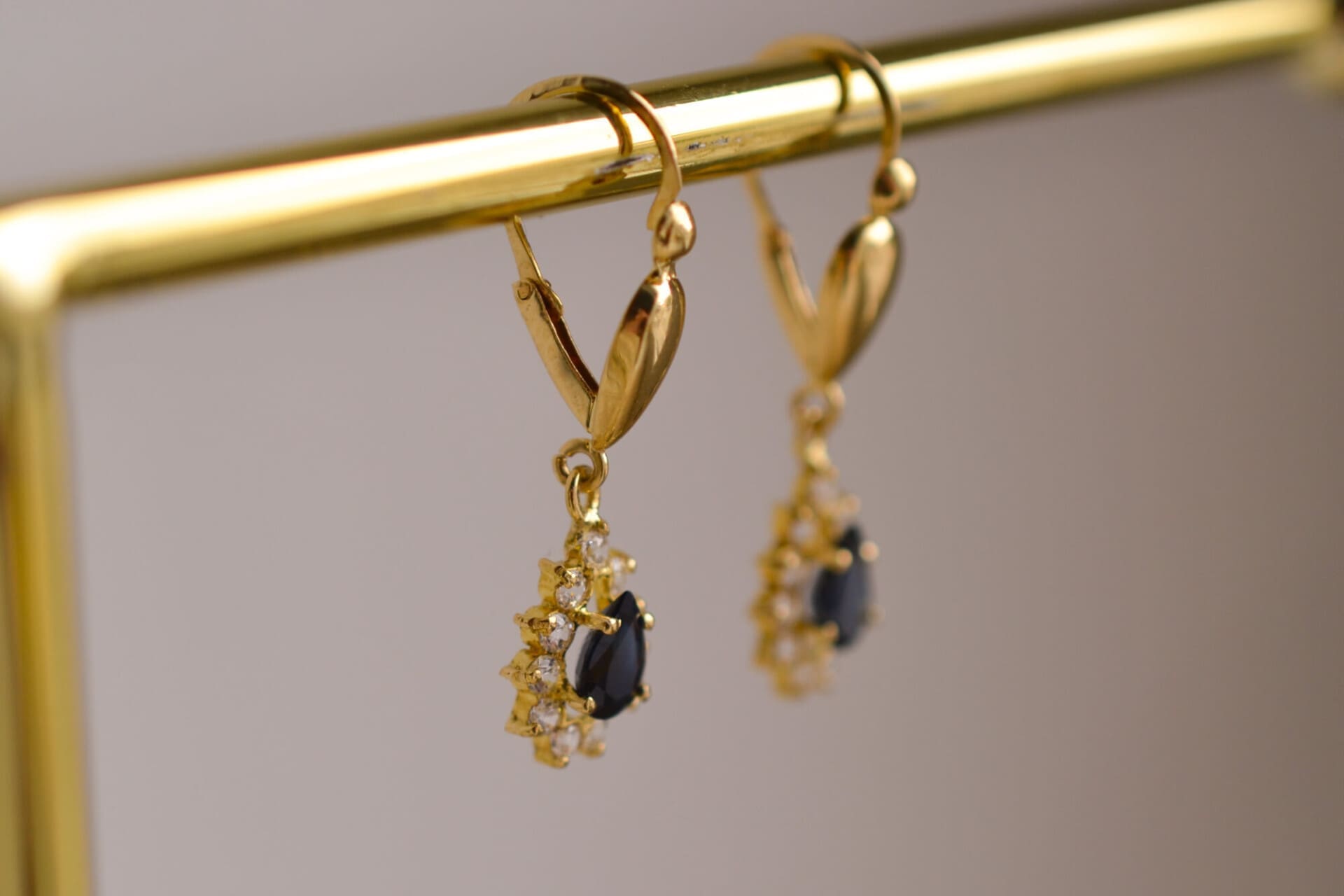 Pendants d'oreilles Marguerite Saphir et Oxydes