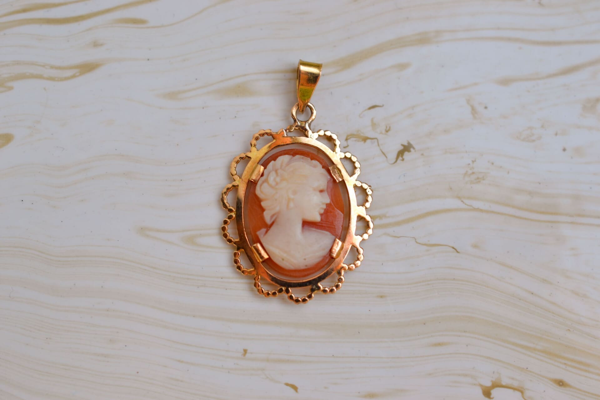 Pendentif Camée dentelle