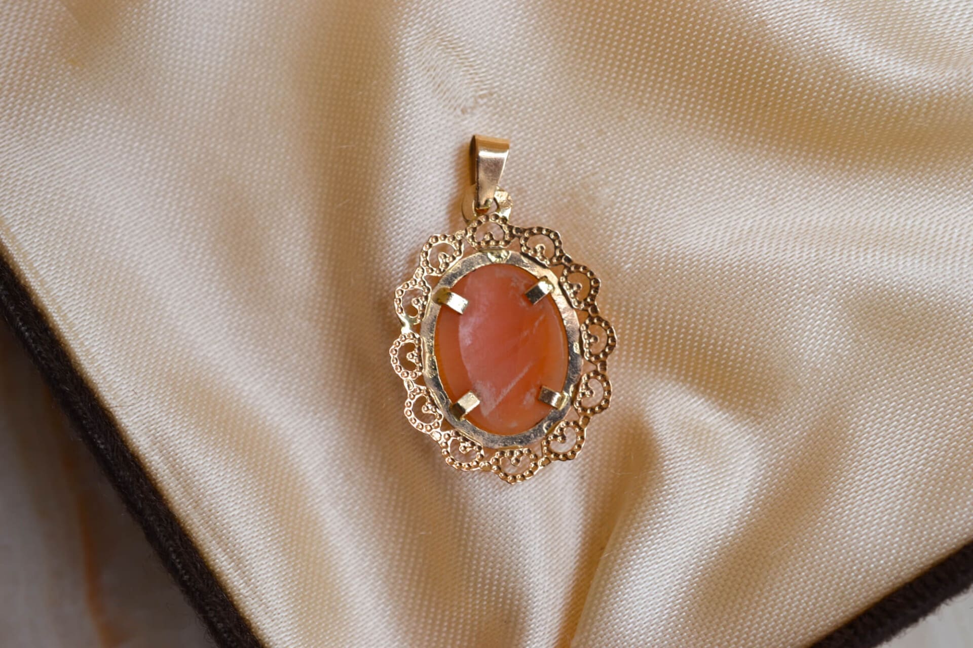 Pendentif Camée décor dentelle