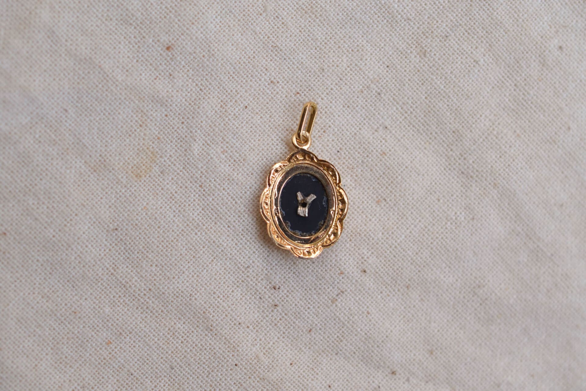 Pendentif Onyx oval motif dentelle