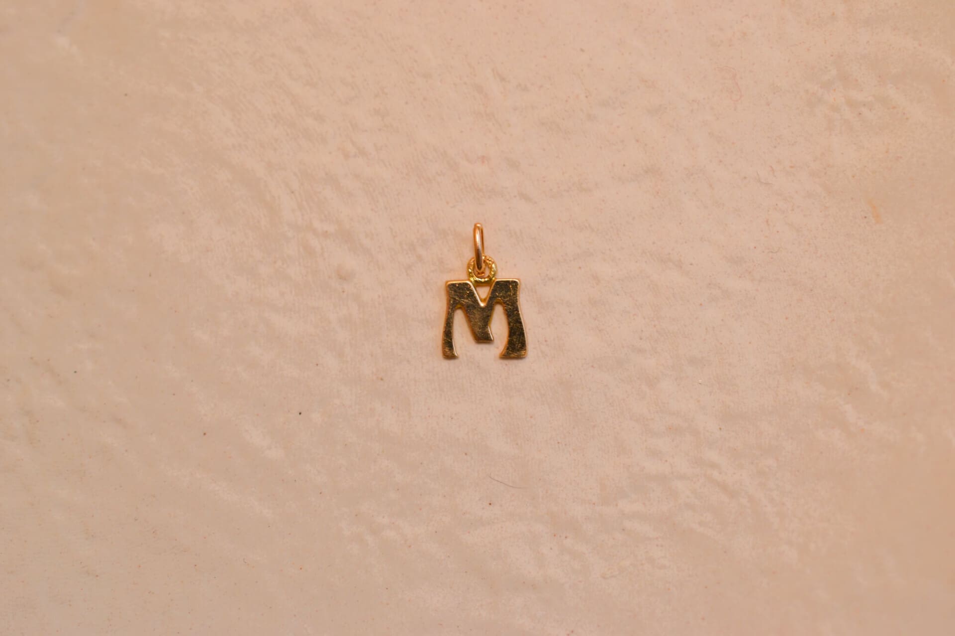 Pendentif Or jaune "M"