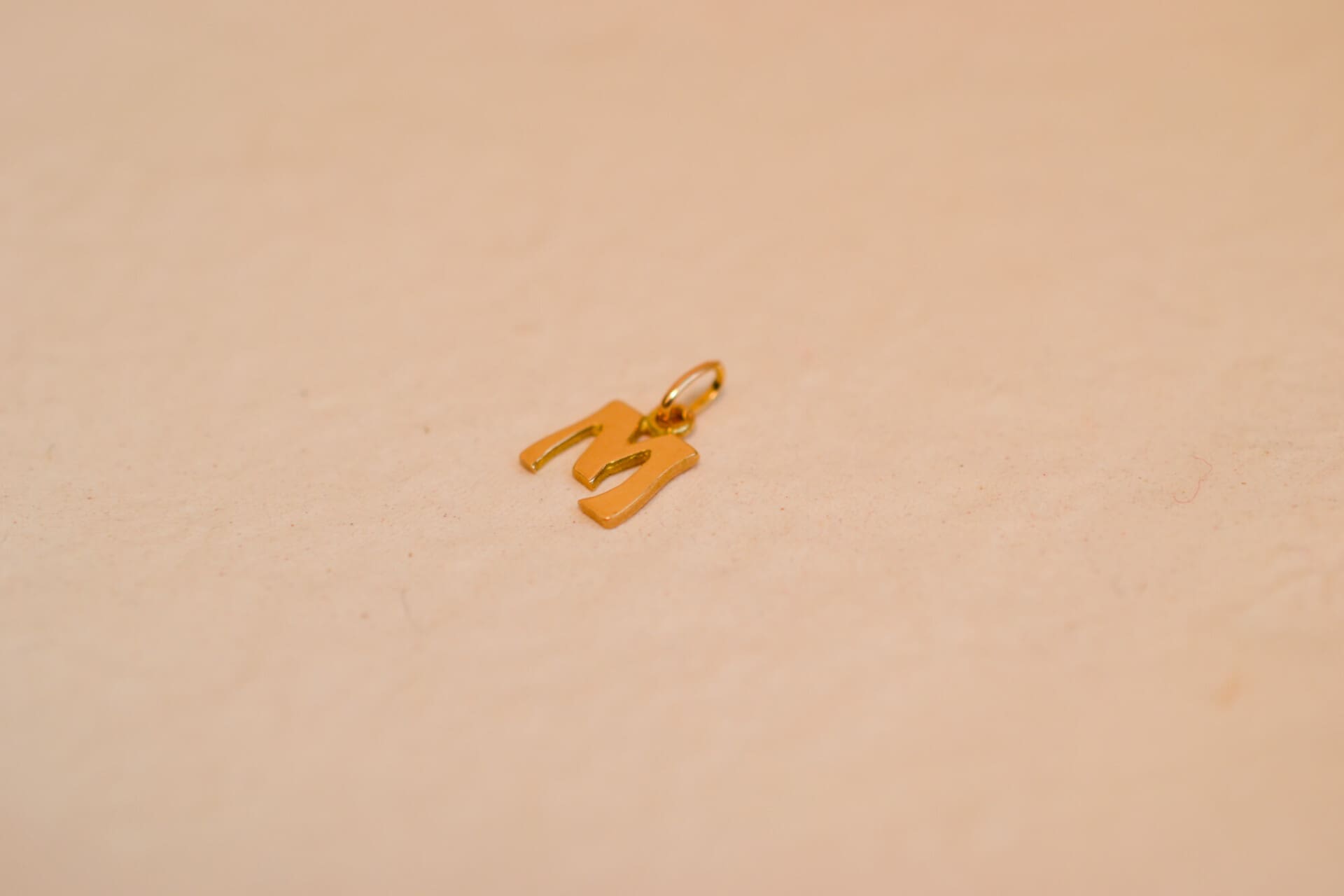 Pendentif Or jaune "M"